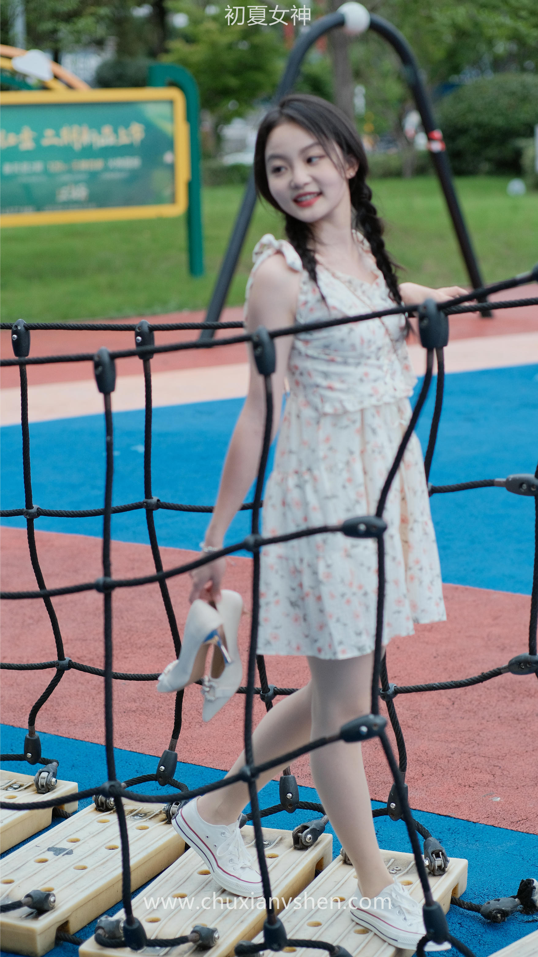 初夏女神 NO.050 双双 公园游玩[221P+1V／7.29GB]_第9集