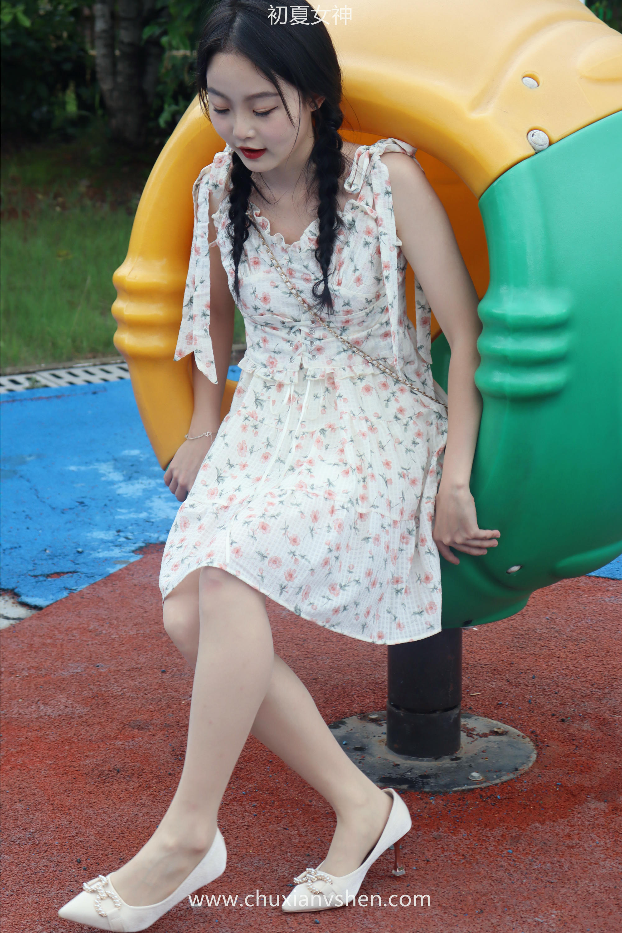 初夏女神 NO.050 双双 公园游玩[221P+1V／7.29GB]_第1集