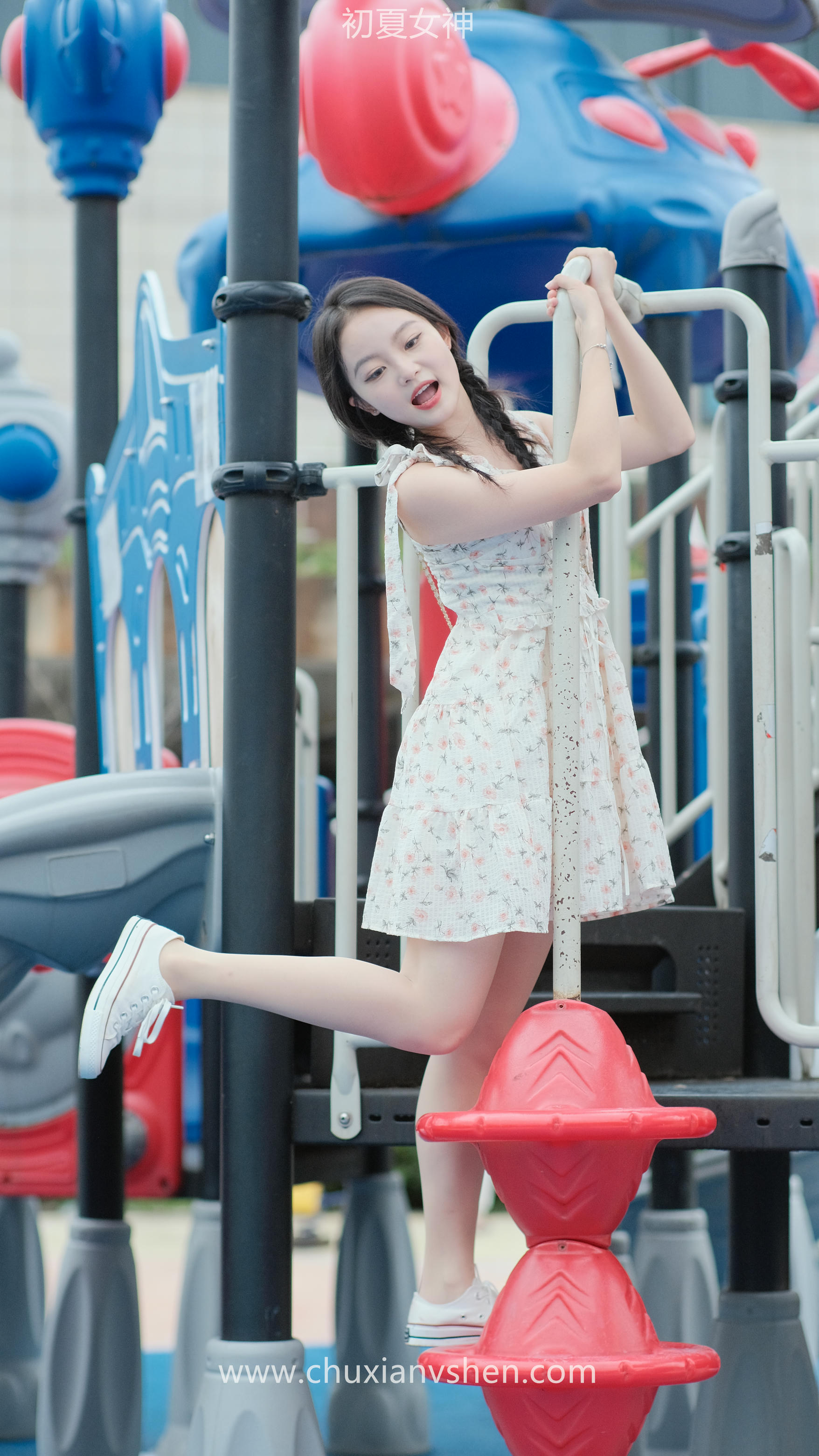 初夏女神 NO.050 双双 公园游玩[221P+1V／7.29GB]_第9集