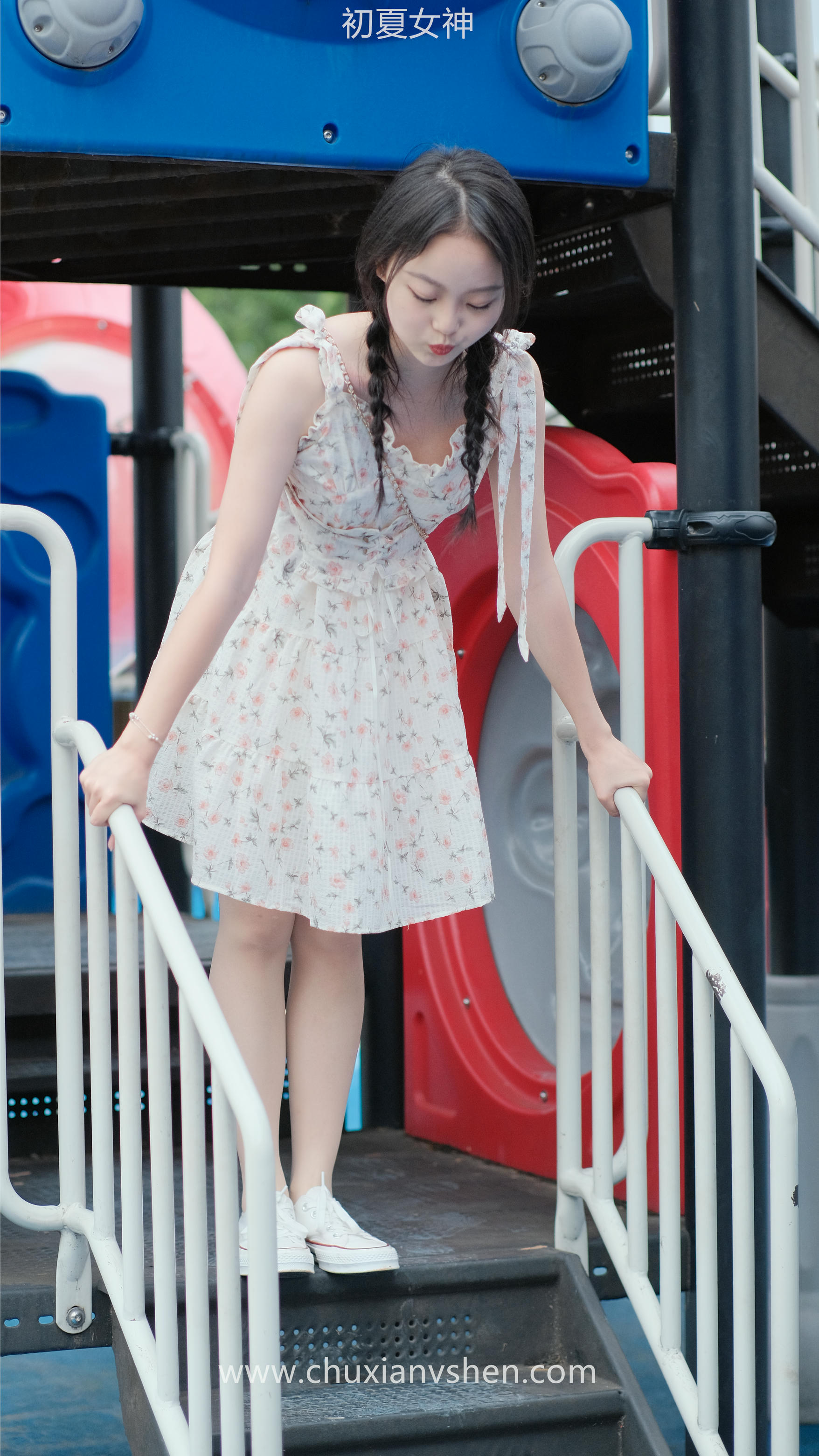 初夏女神 NO.050 双双 公园游玩[221P+1V／7.29GB]_第10集