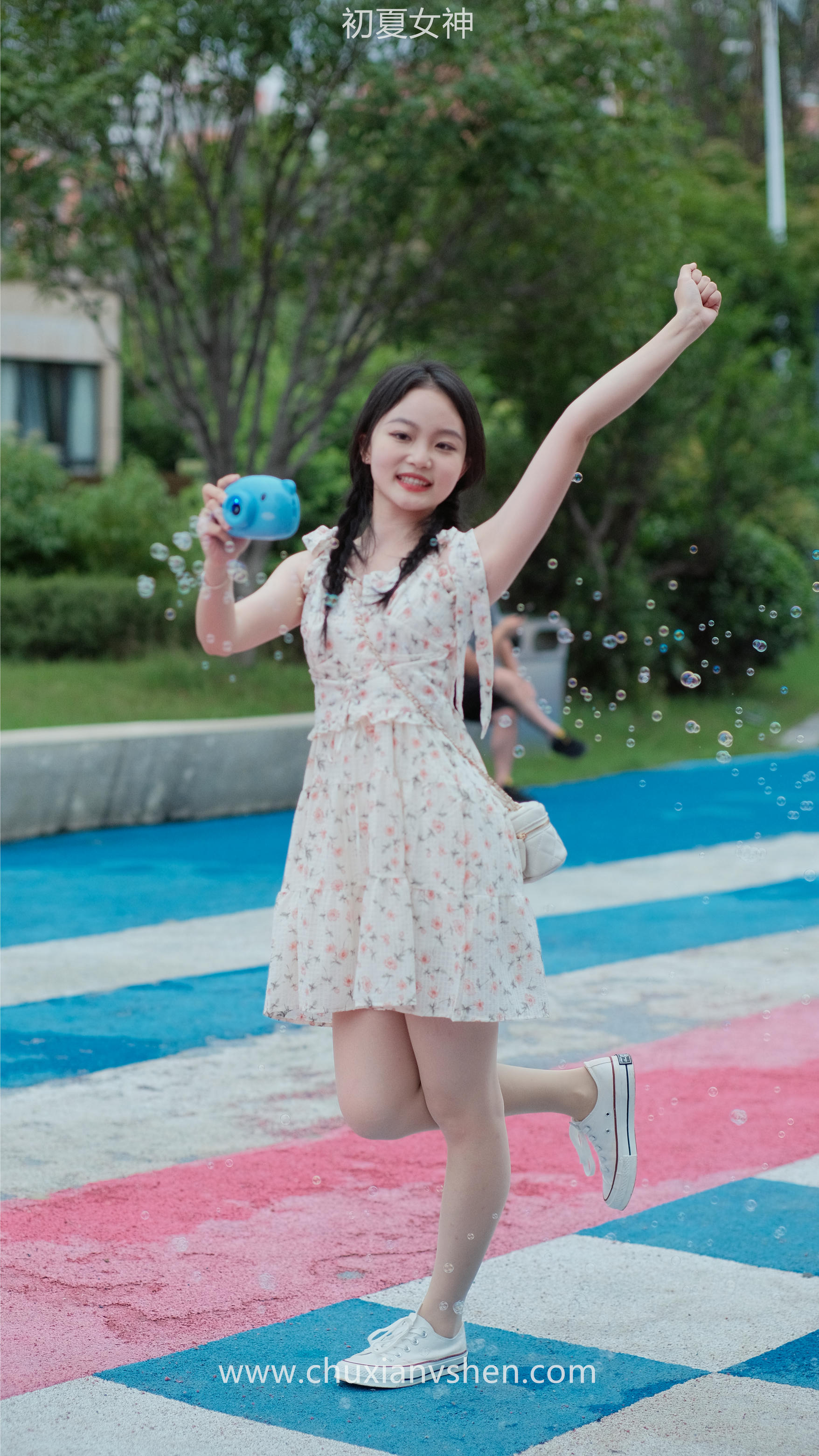 初夏女神 NO.050 双双 公园游玩[221P+1V／7.29GB]_第10集