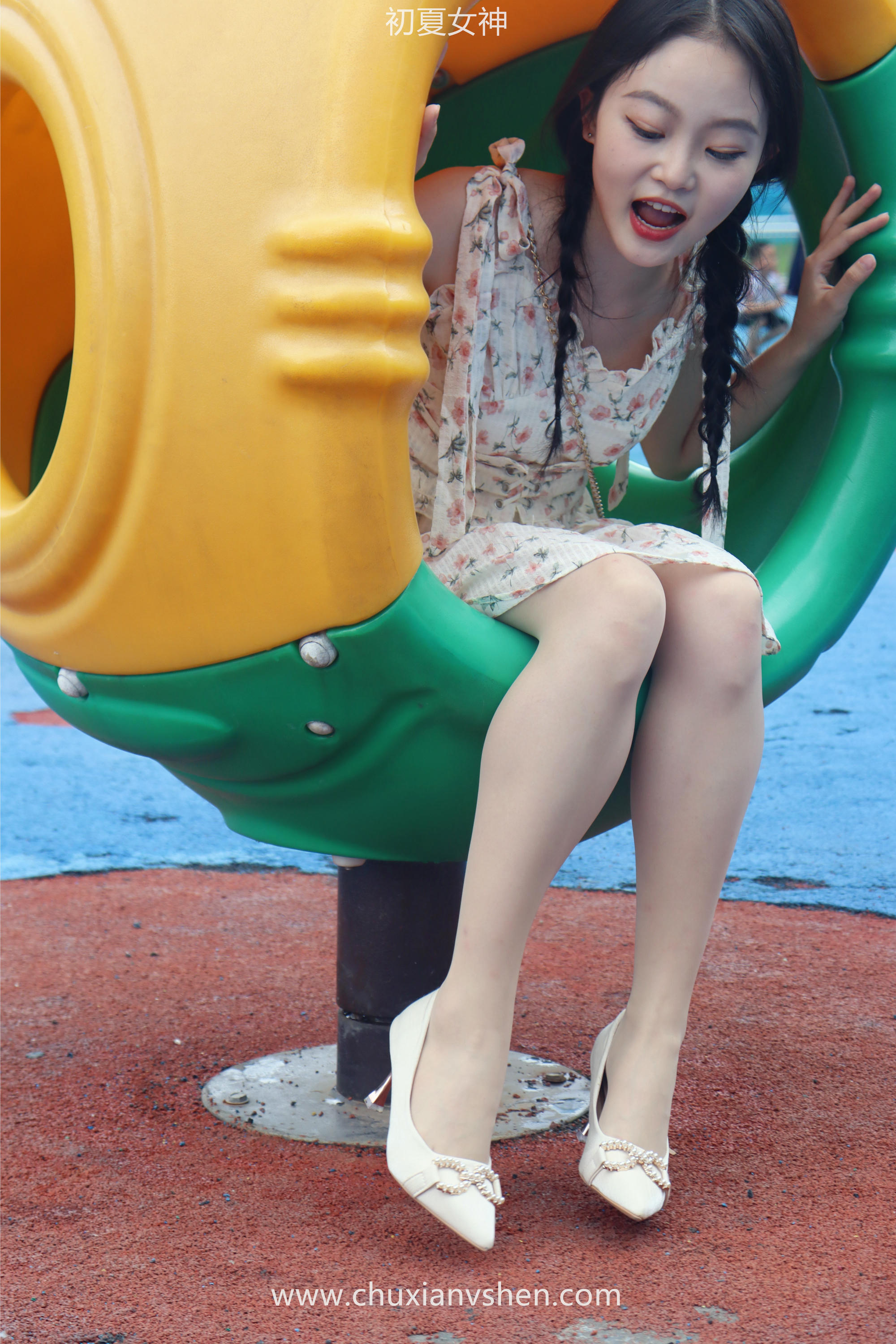 初夏女神 NO.050 双双 公园游玩[221P+1V／7.29GB]_第1集