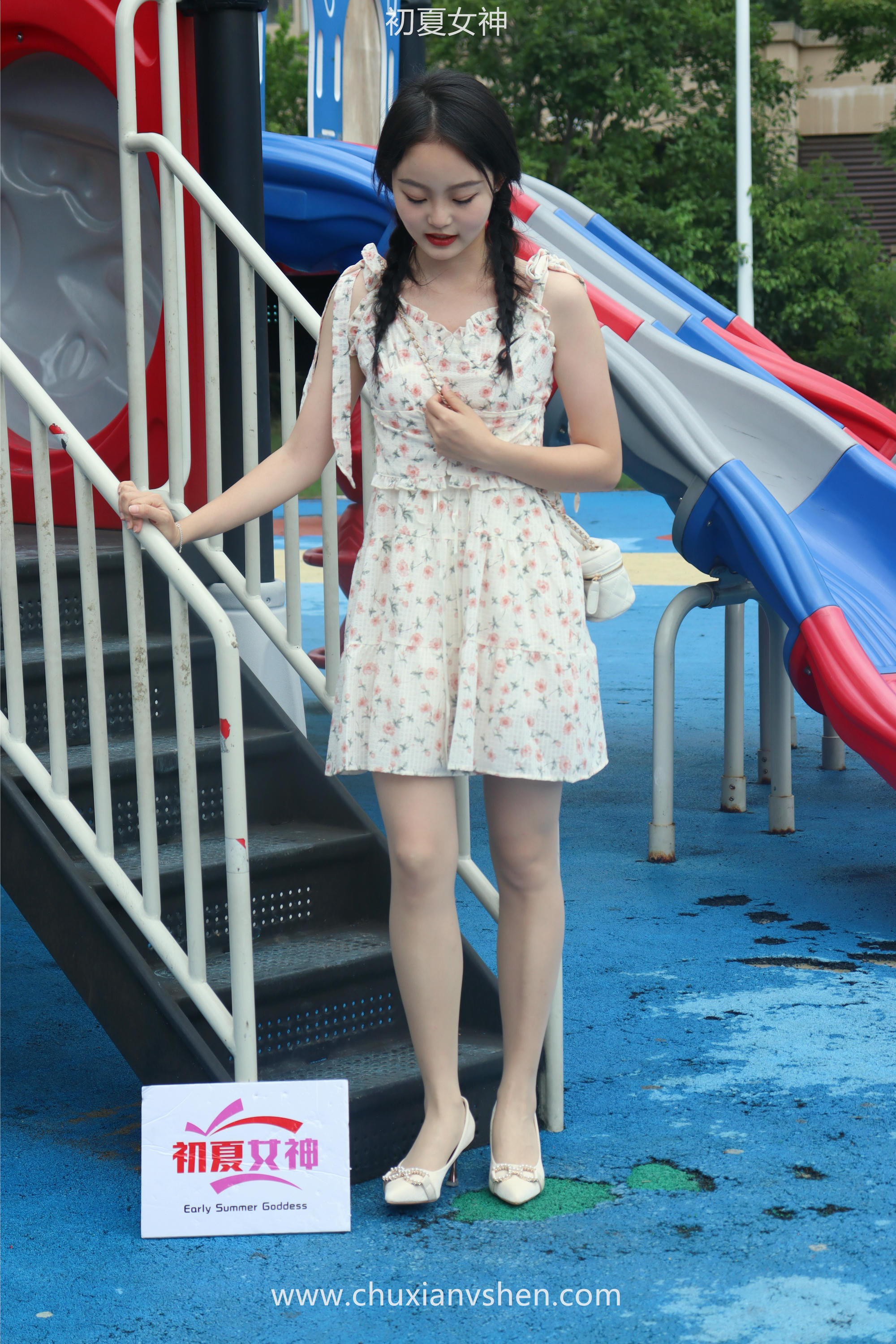 初夏女神 NO.050 双双 公园游玩[221P+1V／7.29GB]_第1集