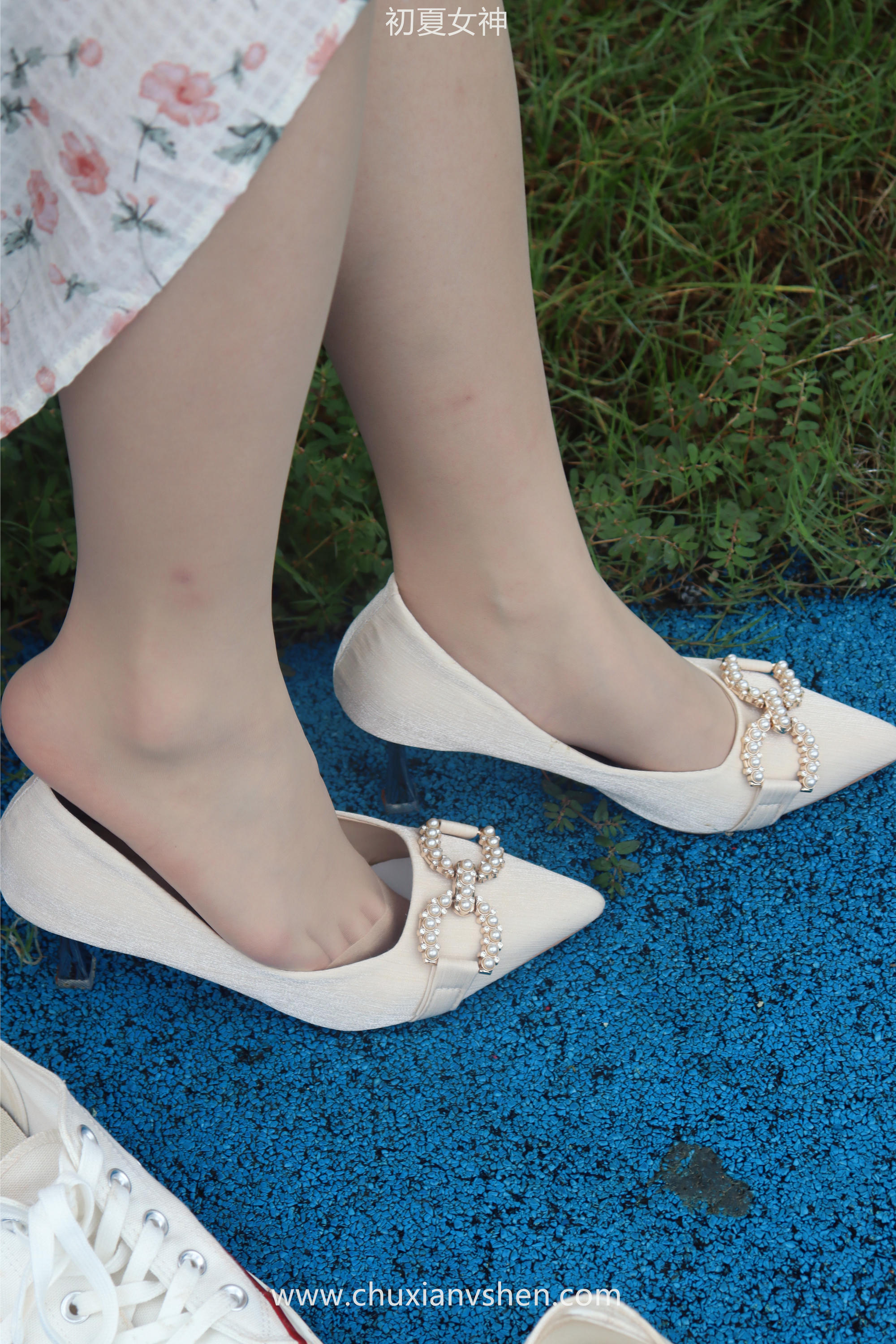 初夏女神 NO.050 双双 公园游玩[221P+1V／7.29GB]_第2集