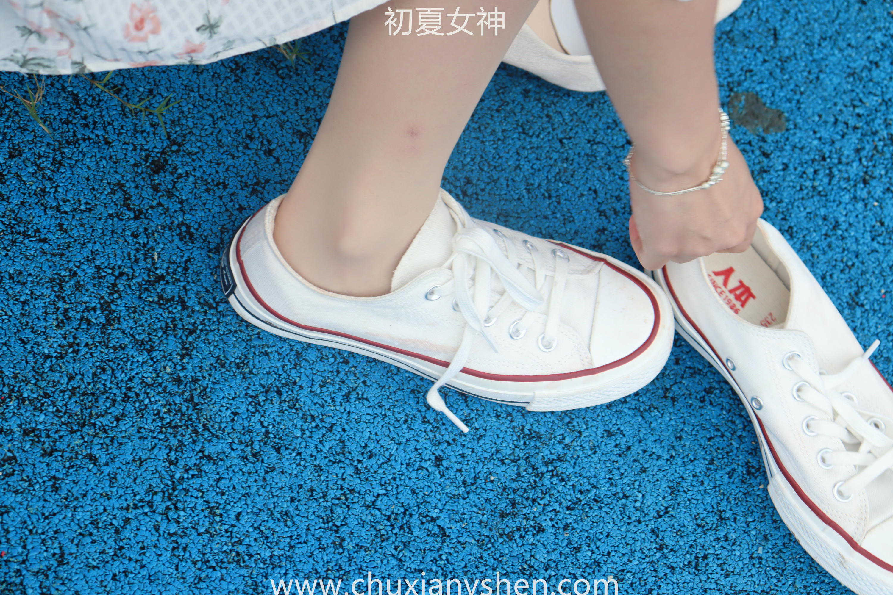 初夏女神 NO.050 双双 公园游玩[221P+1V／7.29GB]_第2集