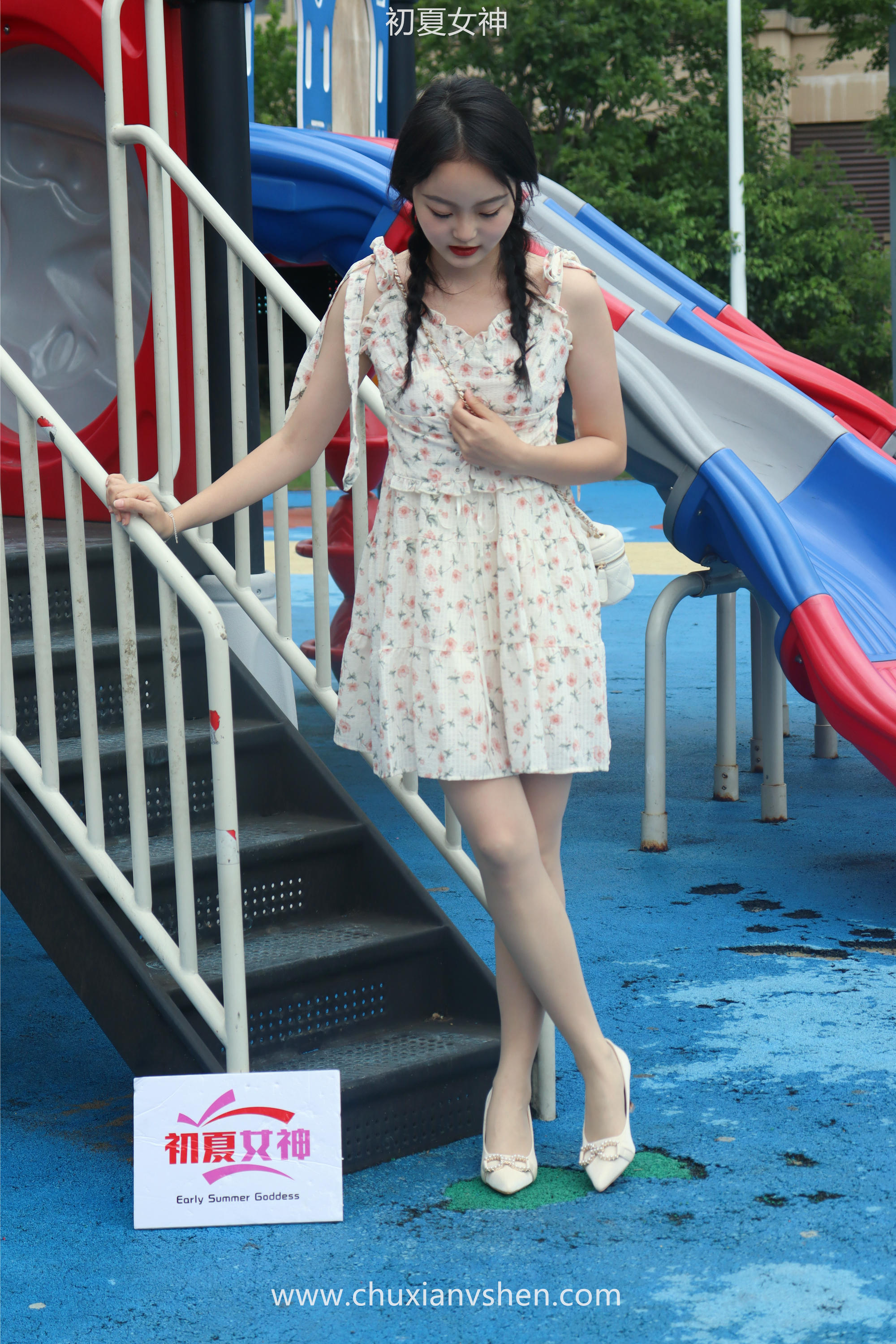 初夏女神 NO.050 双双 公园游玩[221P+1V／7.29GB]_第1集