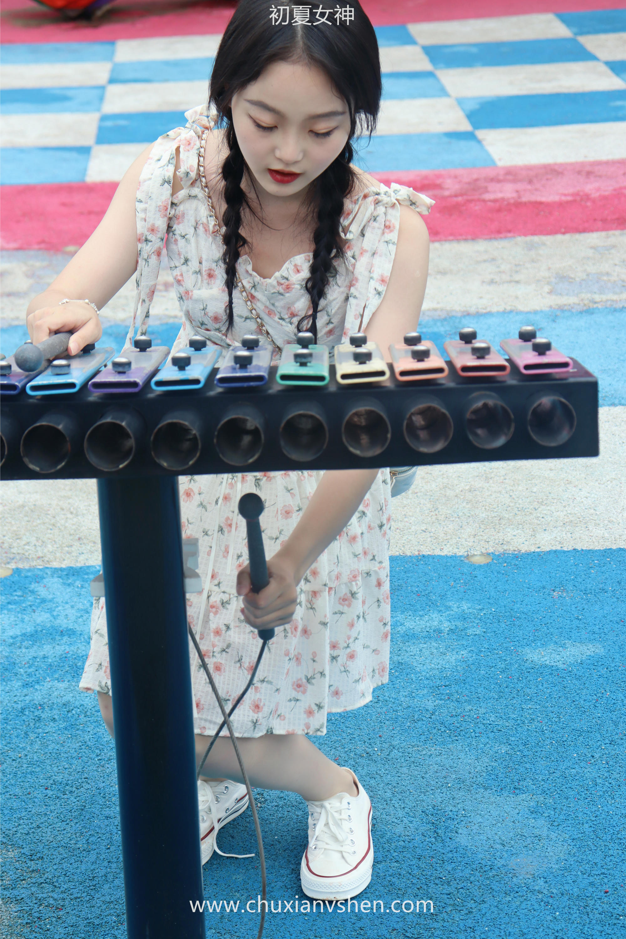 初夏女神 NO.050 双双 公园游玩[221P+1V／7.29GB]_第2集