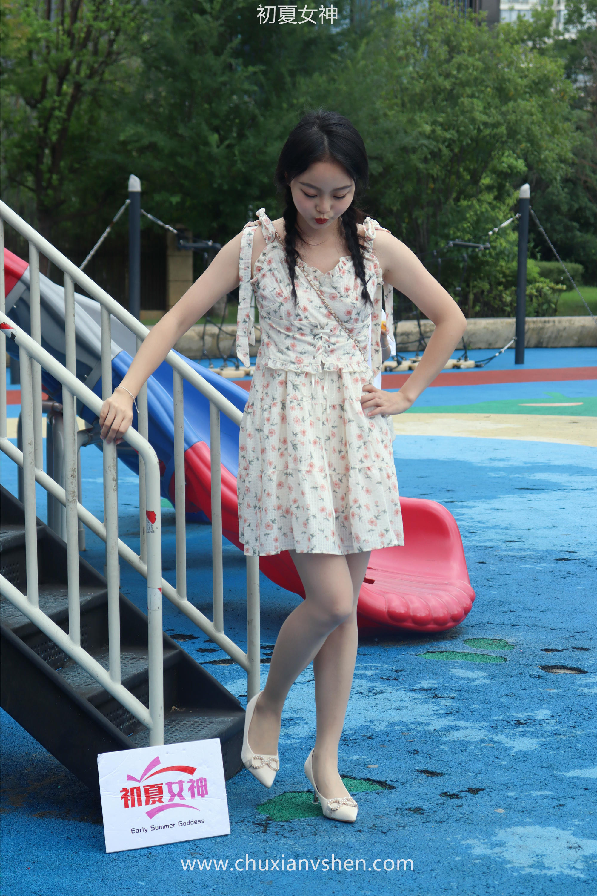 初夏女神 NO.050 双双 公园游玩[221P+1V／7.29GB]_第1集