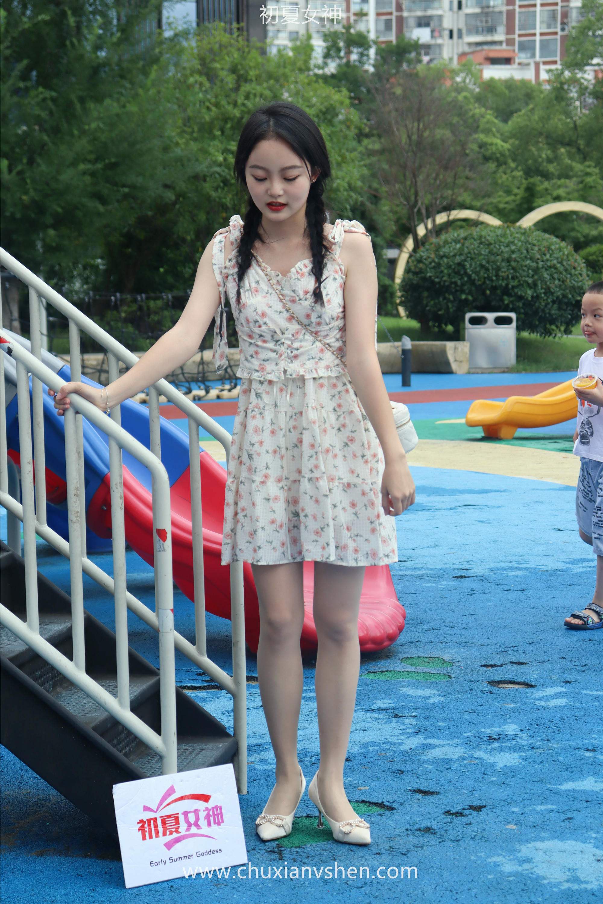 初夏女神 NO.050 双双 公园游玩[221P+1V／7.29GB]_第1集