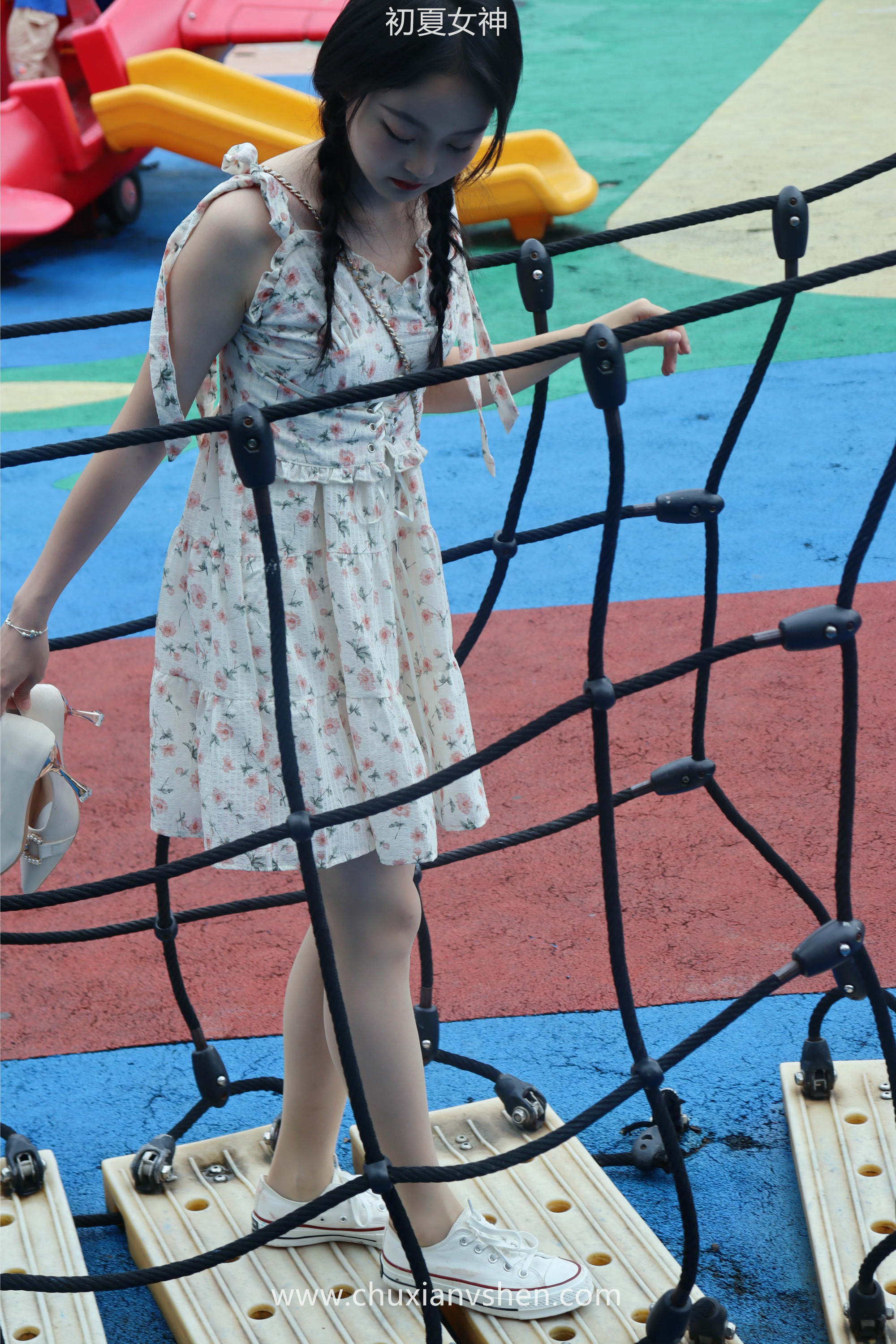 初夏女神 NO.050 双双 公园游玩[221P+1V／7.29GB]_第4集