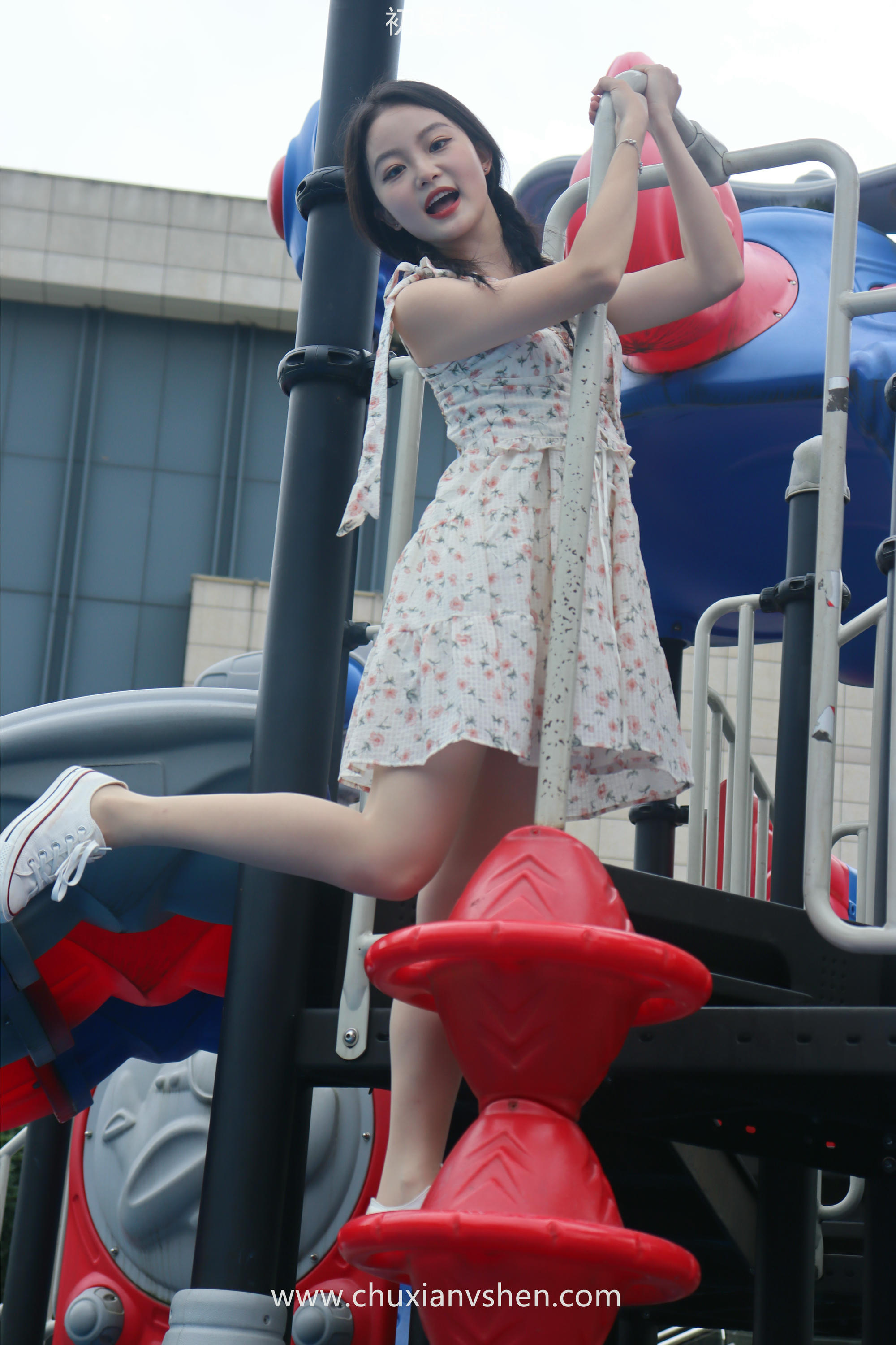 初夏女神 NO.050 双双 公园游玩[221P+1V／7.29GB]_第4集