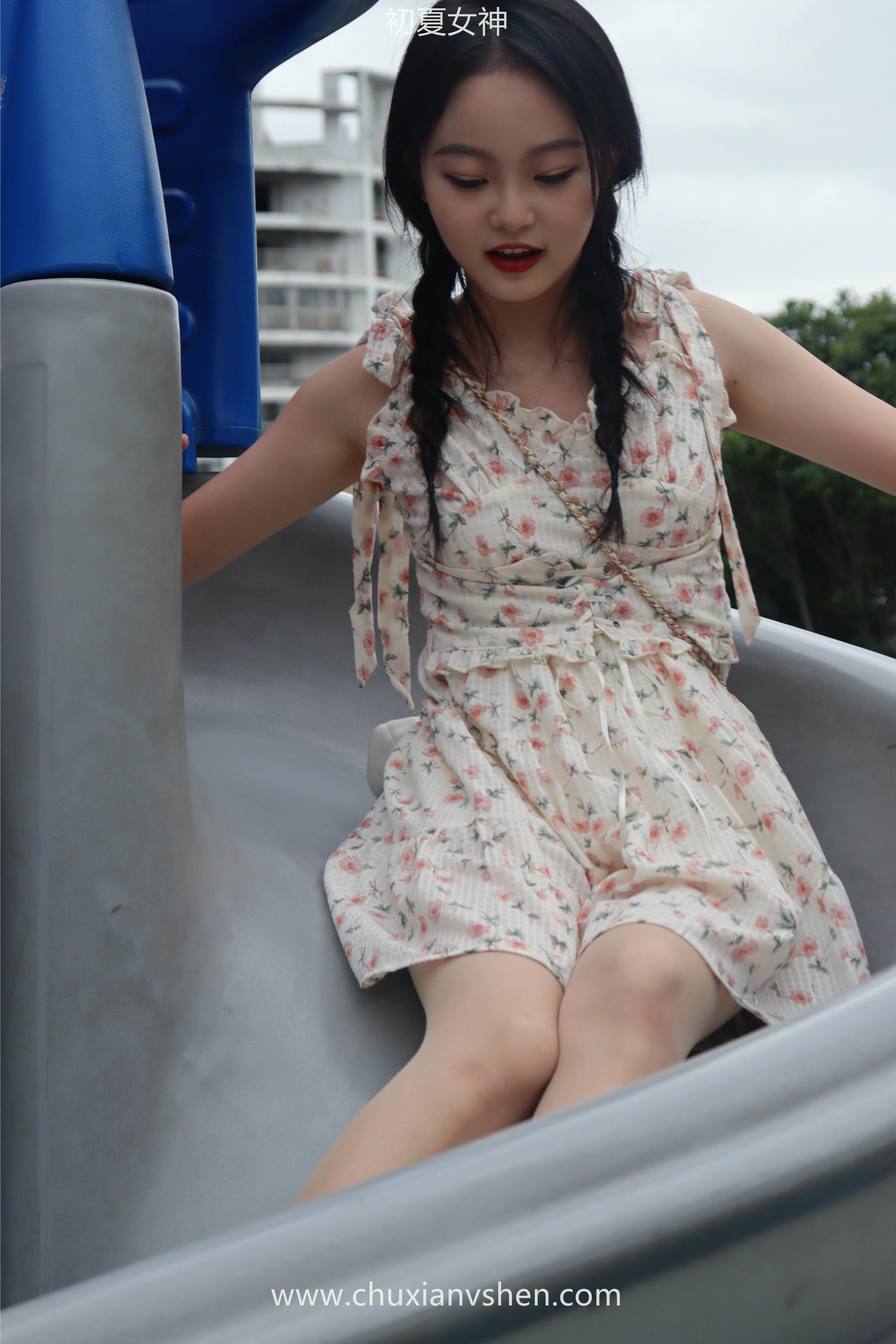 初夏女神 NO.050 双双 公园游玩[221P+1V／7.29GB]_第4集