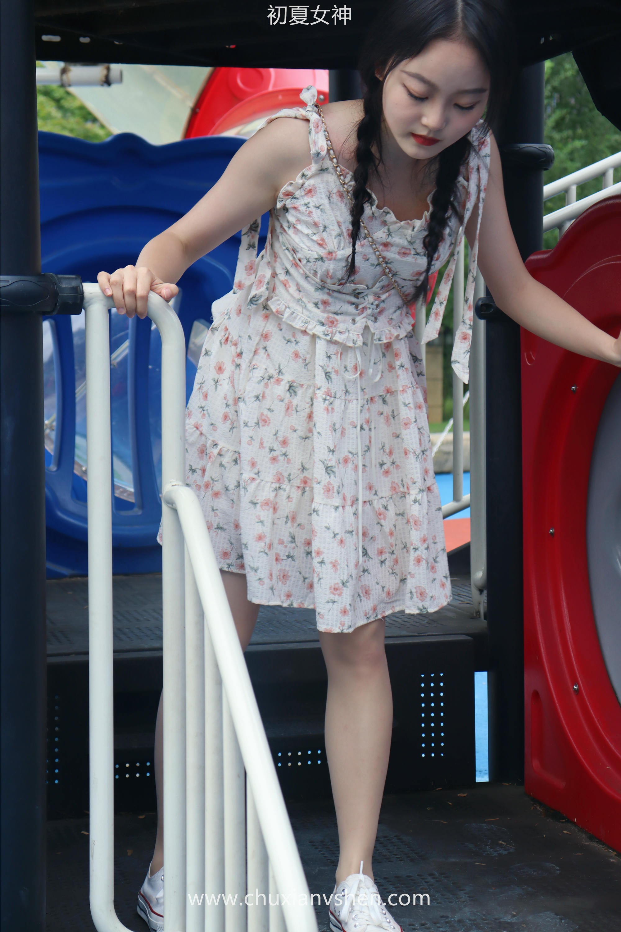 初夏女神 NO.050 双双 公园游玩[221P+1V／7.29GB]_第4集