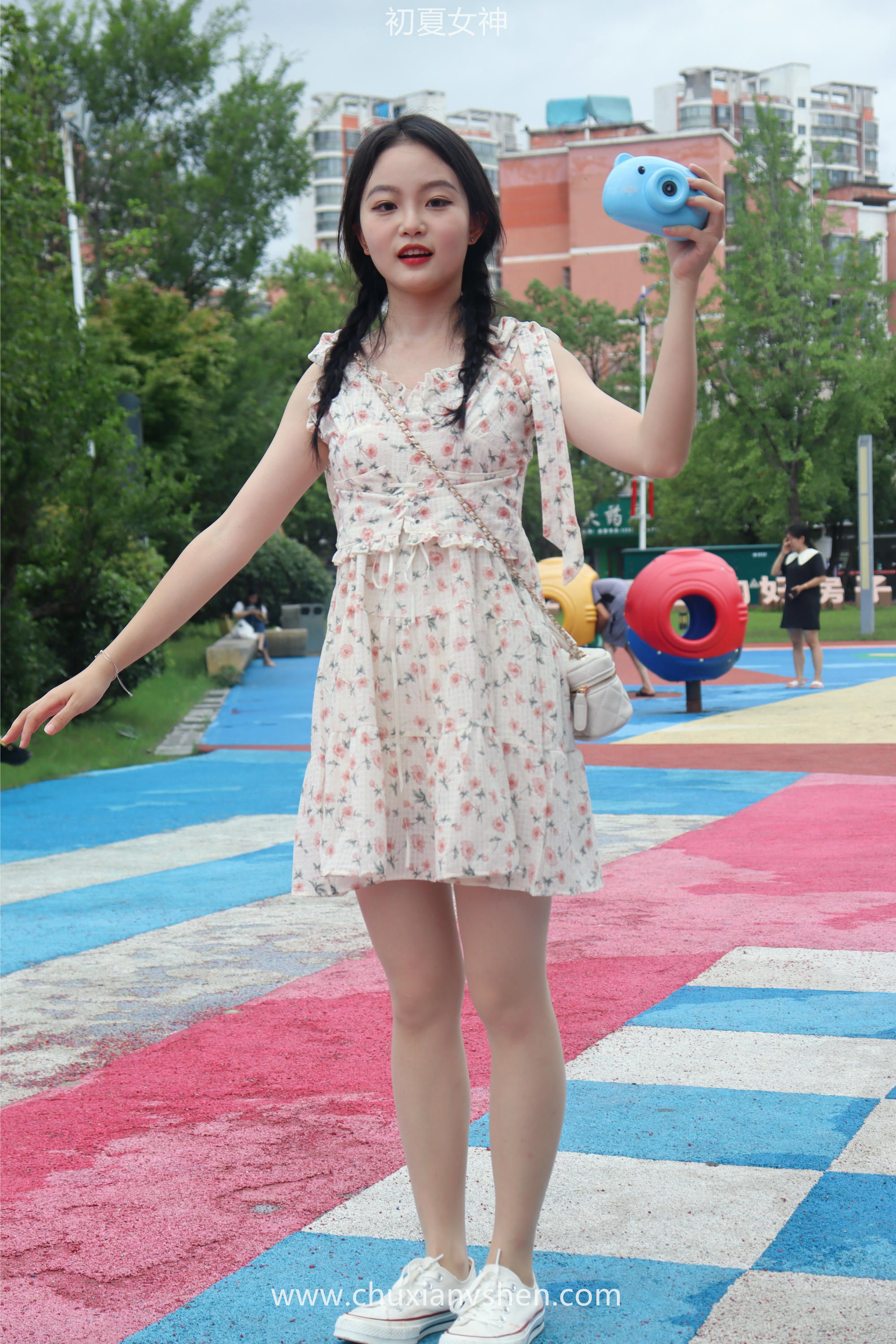 初夏女神 NO.050 双双 公园游玩[221P+1V／7.29GB]_第4集