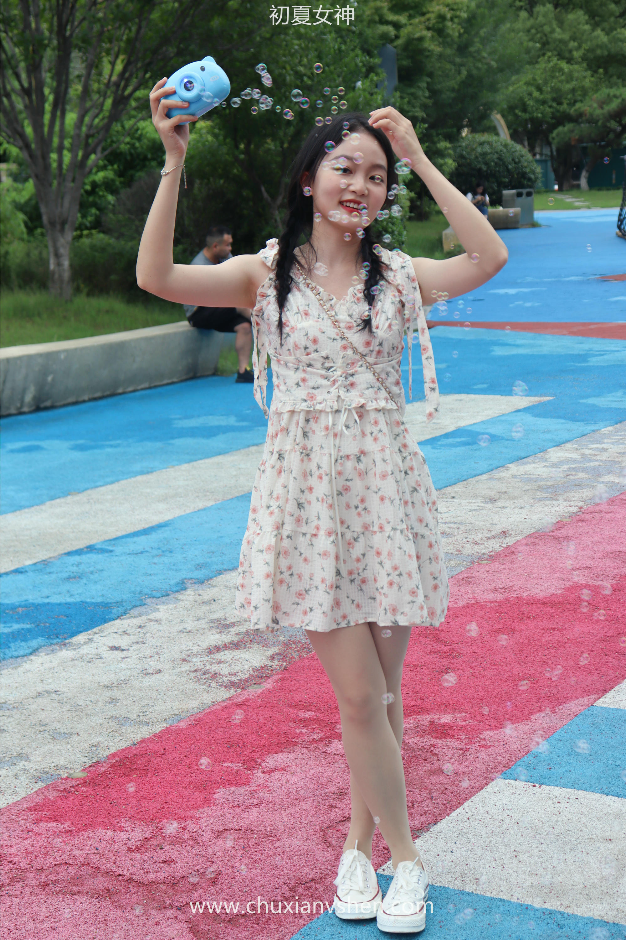 初夏女神 NO.050 双双 公园游玩[221P+1V／7.29GB]_第4集