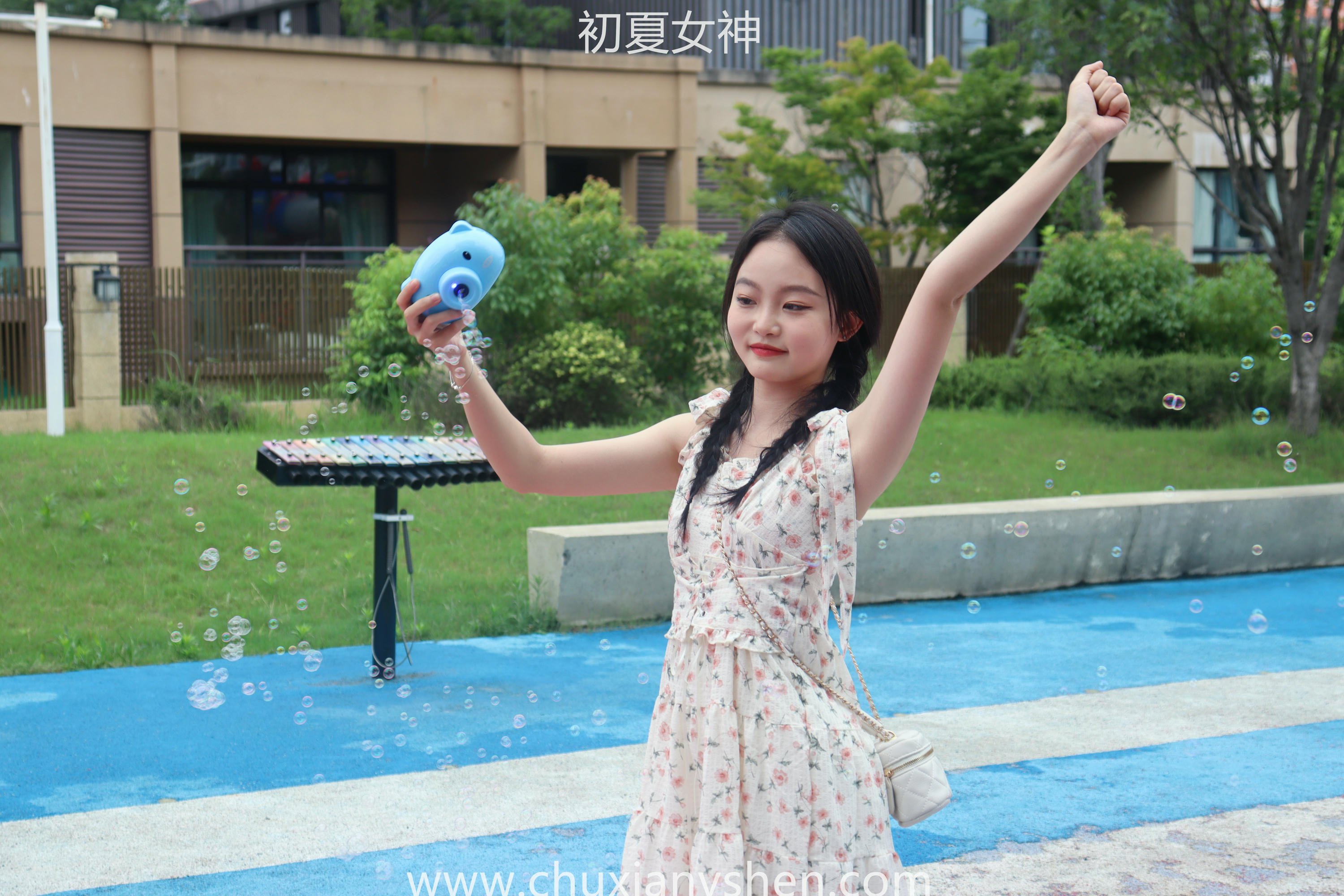 初夏女神 NO.050 双双 公园游玩[221P+1V／7.29GB]_第4集