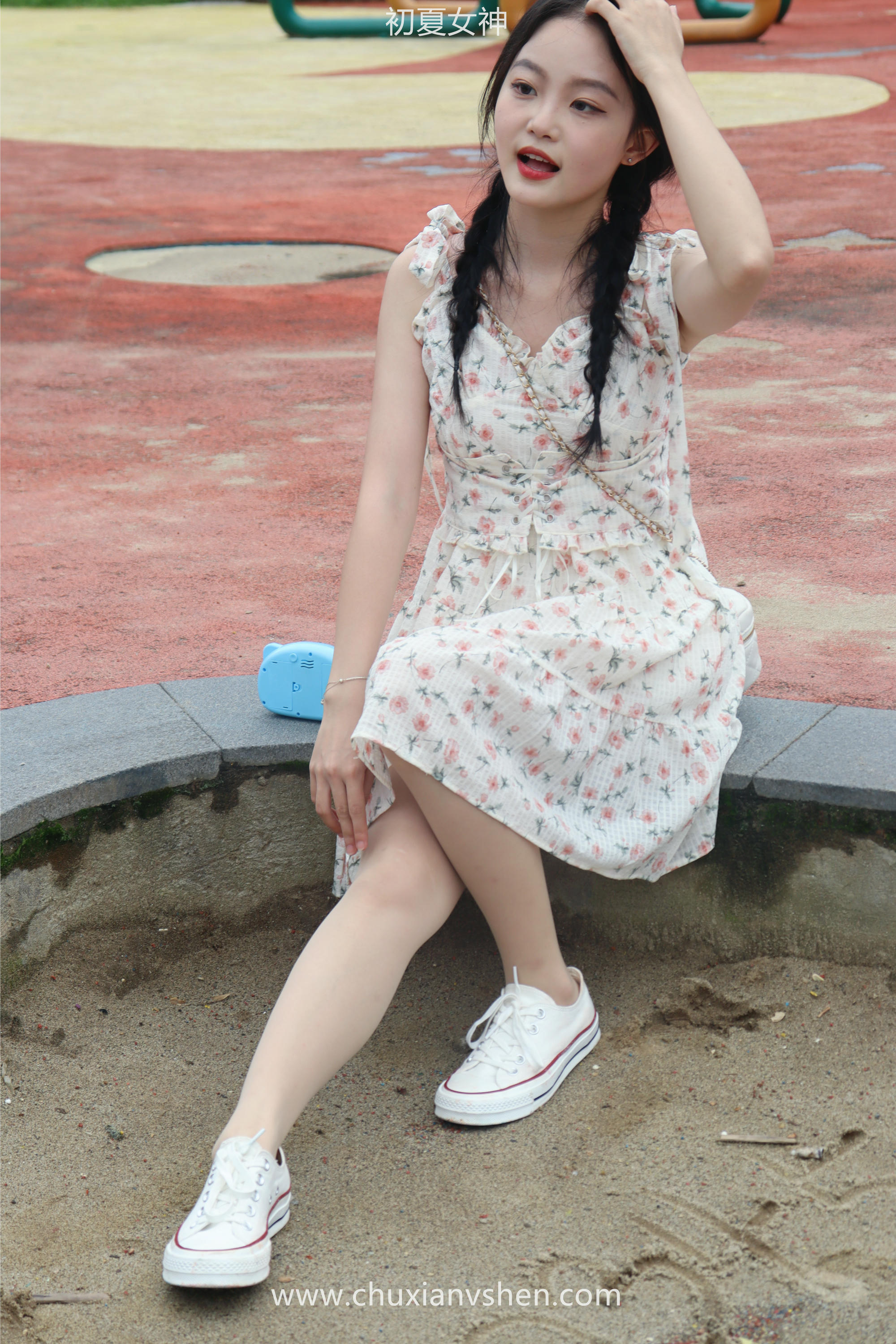 初夏女神 NO.050 双双 公园游玩[221P+1V／7.29GB]_第5集