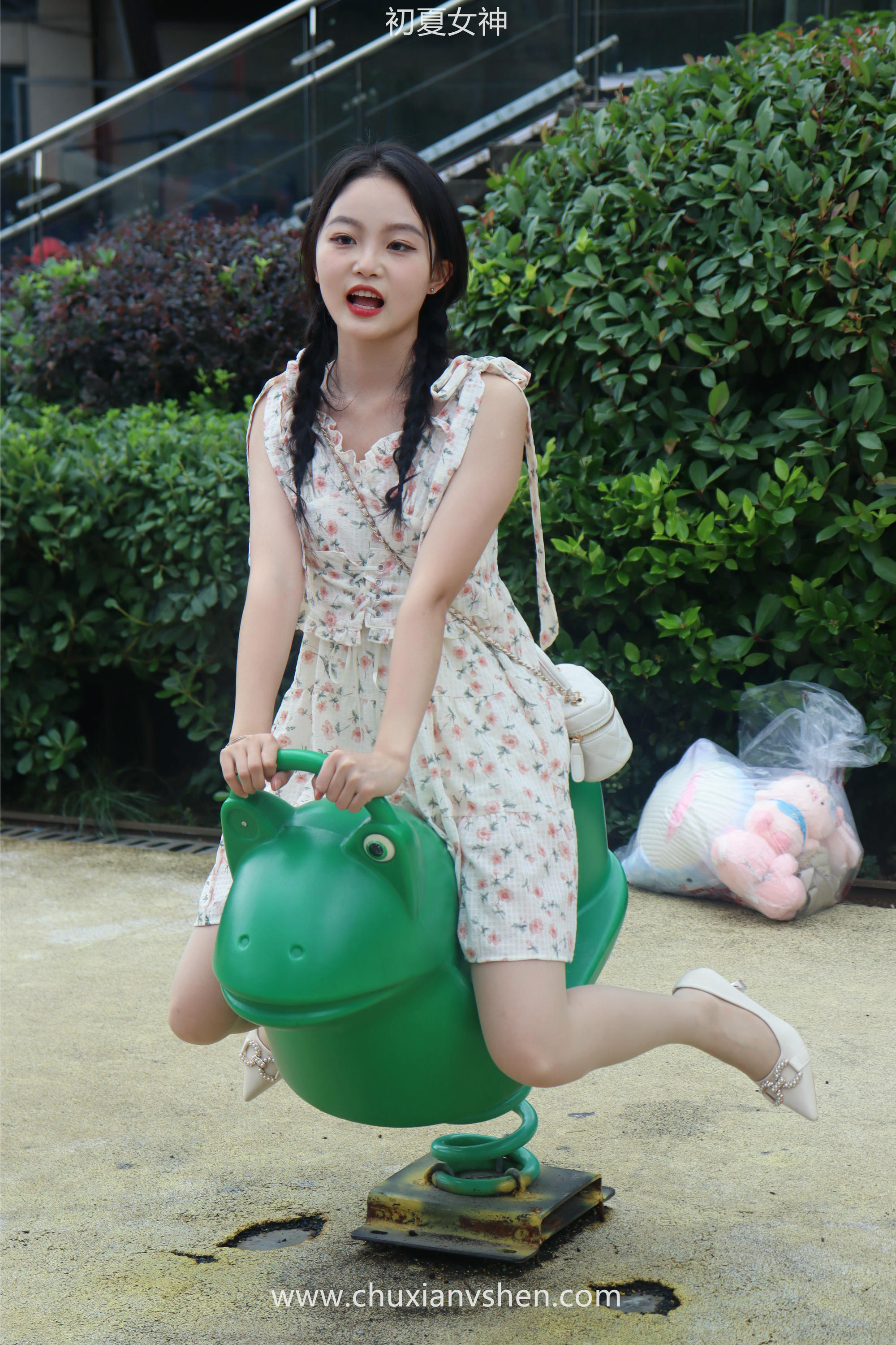 初夏女神 NO.050 双双 公园游玩[221P+1V／7.29GB]_第1集