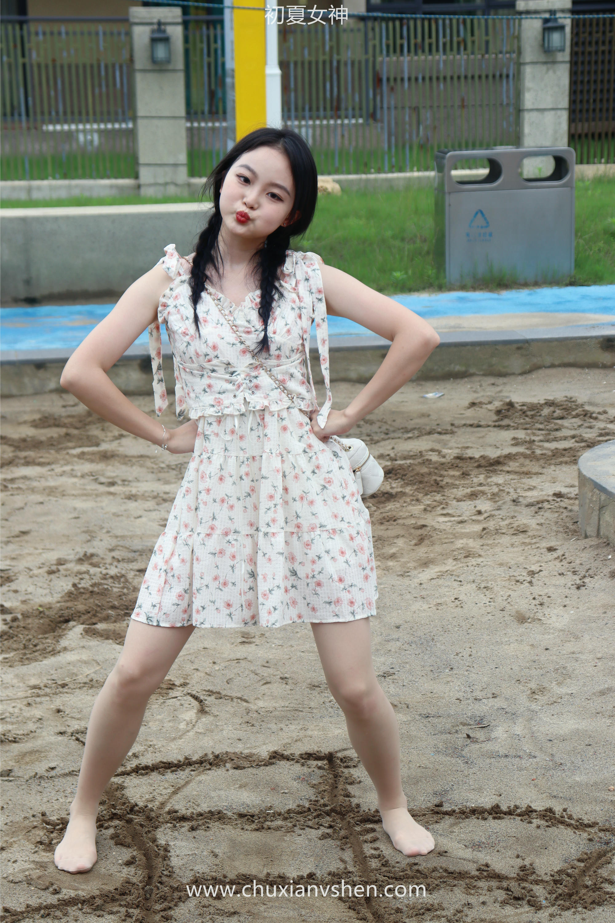 初夏女神 NO.050 双双 公园游玩[221P+1V／7.29GB]_第5集