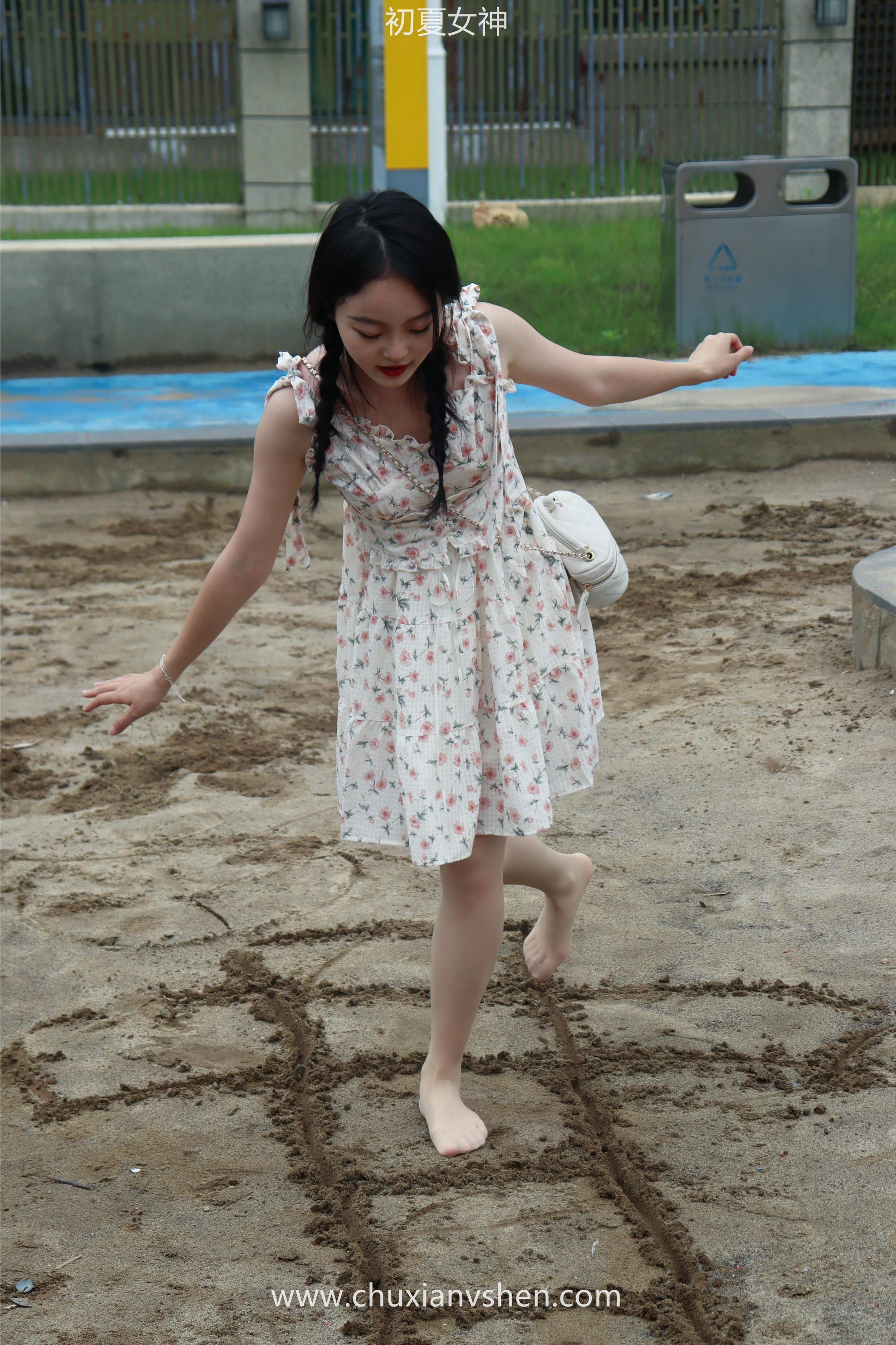 初夏女神 NO.050 双双 公园游玩[221P+1V／7.29GB]_第5集