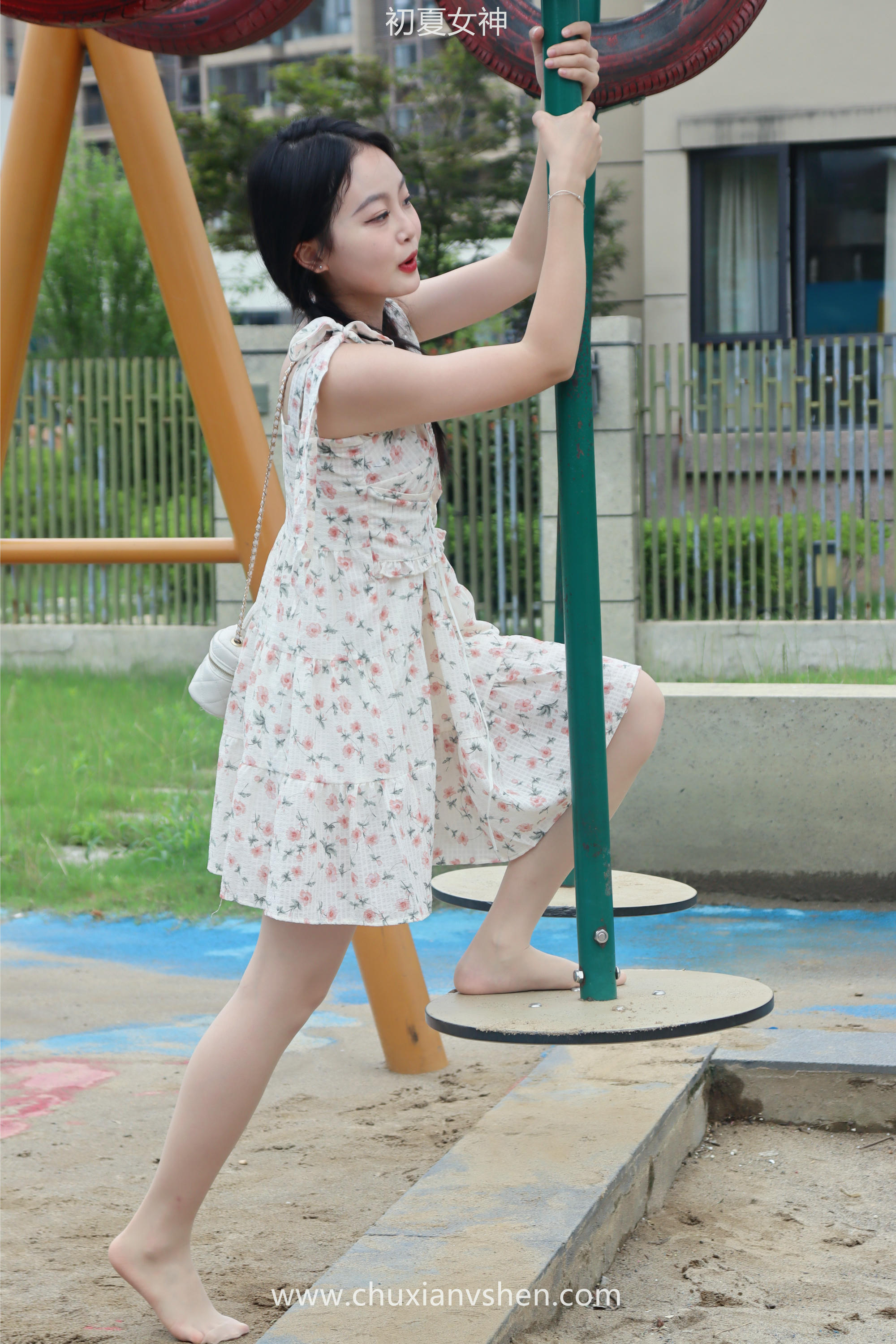 初夏女神 NO.050 双双 公园游玩[221P+1V／7.29GB]_第5集