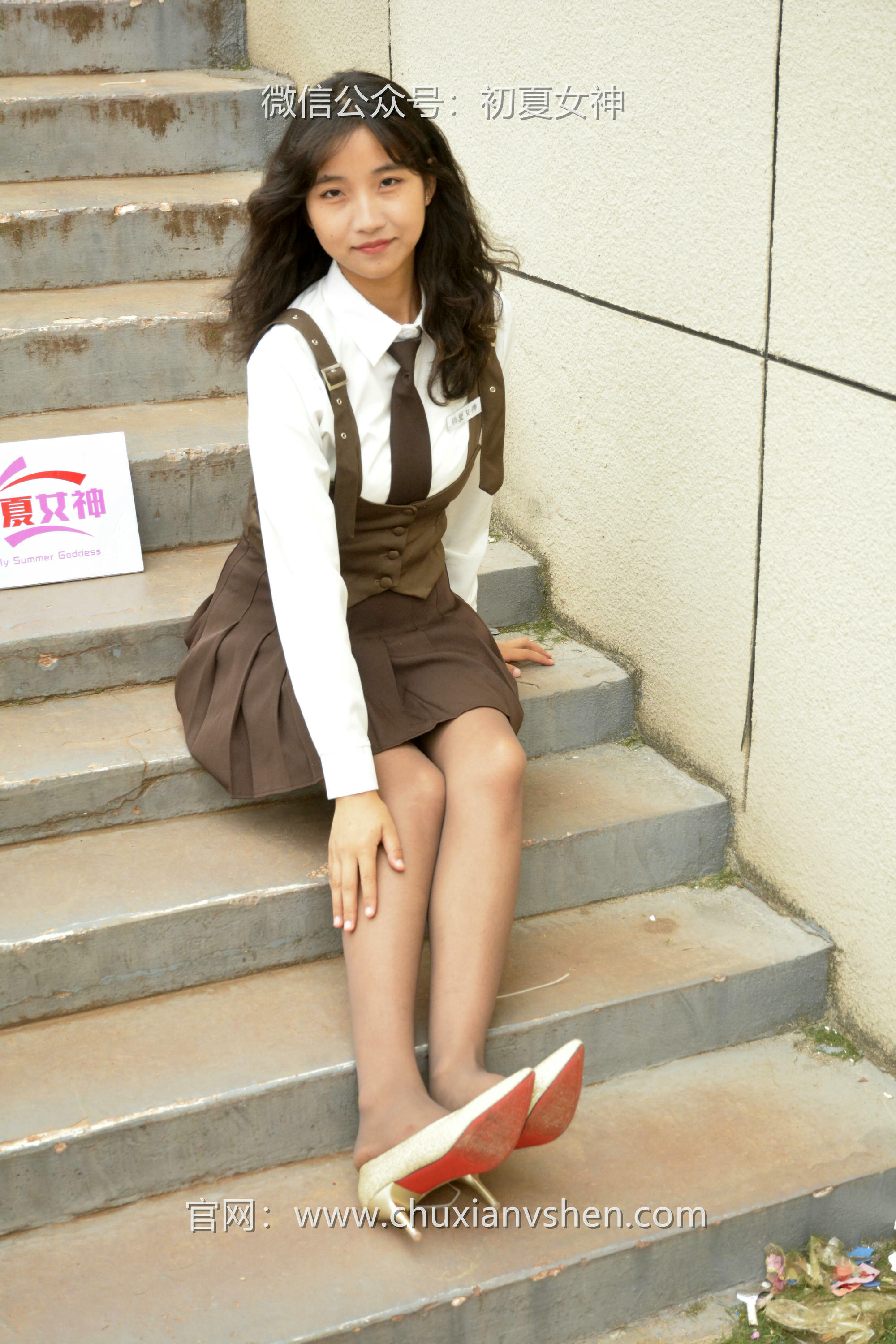 初夏女神 NO.056 点点~【咖啡JK】秋意浓，这该是秋天拥有的颜色[140P-1V-3.33G]_第6集