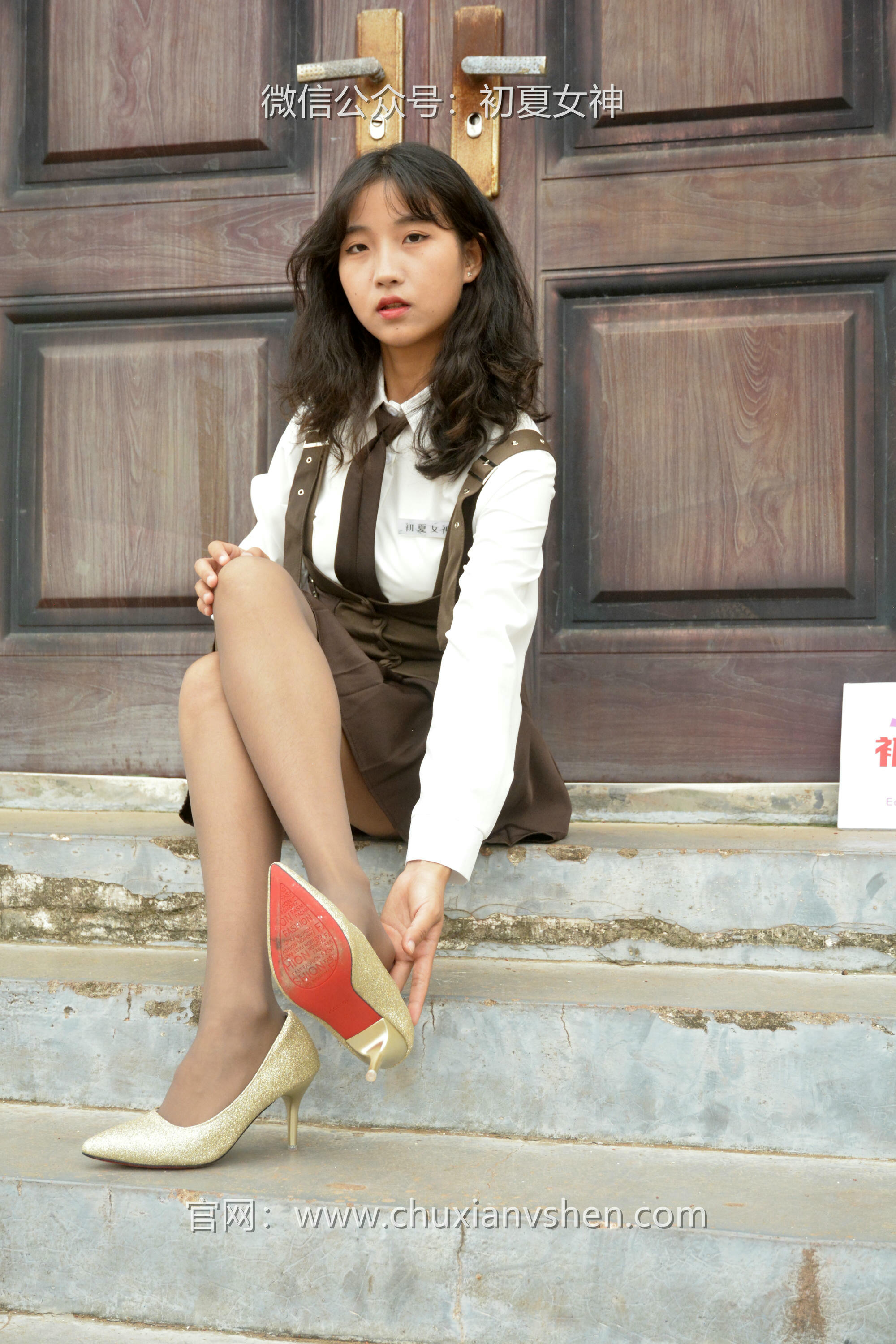 初夏女神 NO.056 点点~【咖啡JK】秋意浓，这该是秋天拥有的颜色[140P-1V-3.33G]_第1集