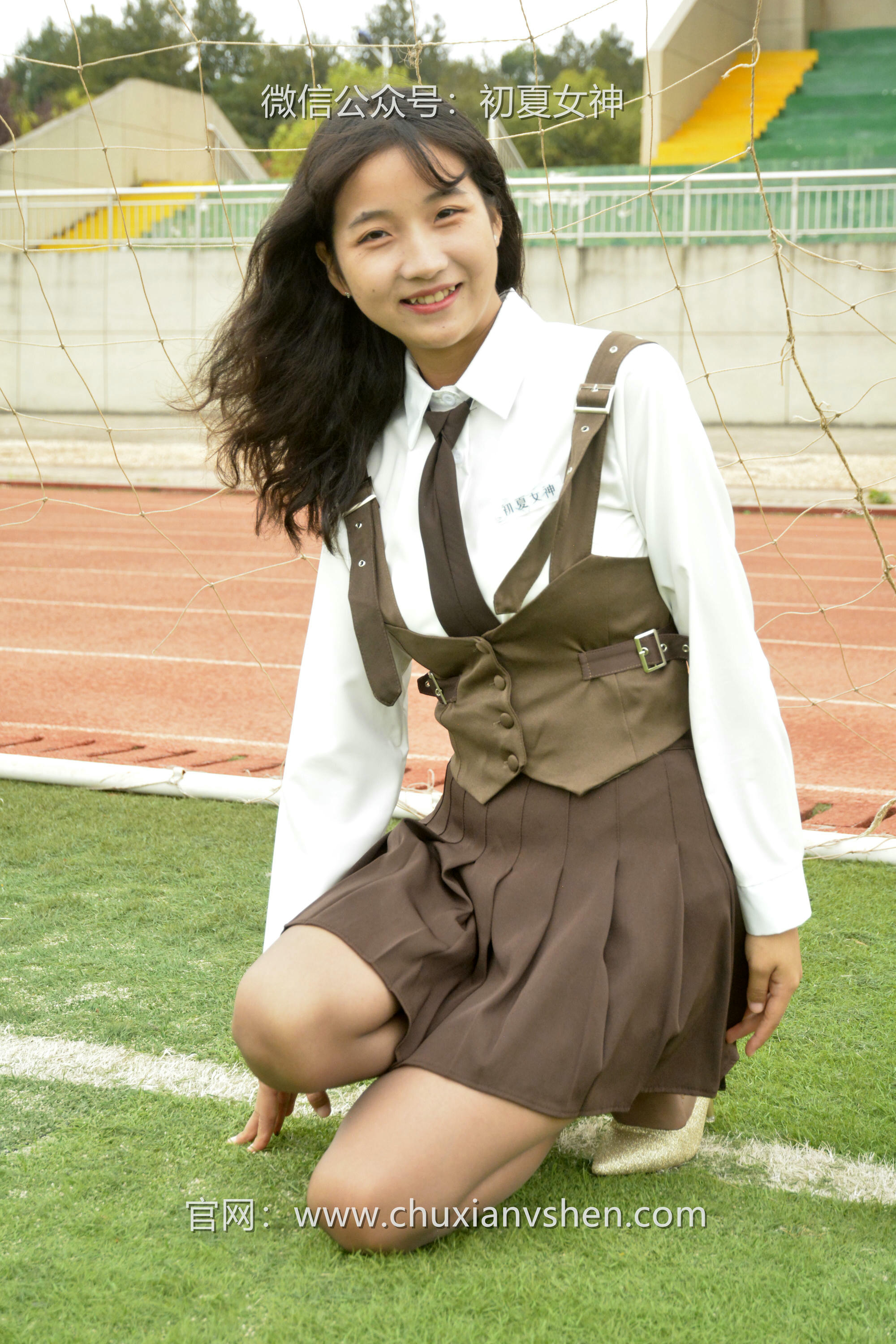 初夏女神 NO.056 点点~【咖啡JK】秋意浓，这该是秋天拥有的颜色[140P-1V-3.33G]_第2集