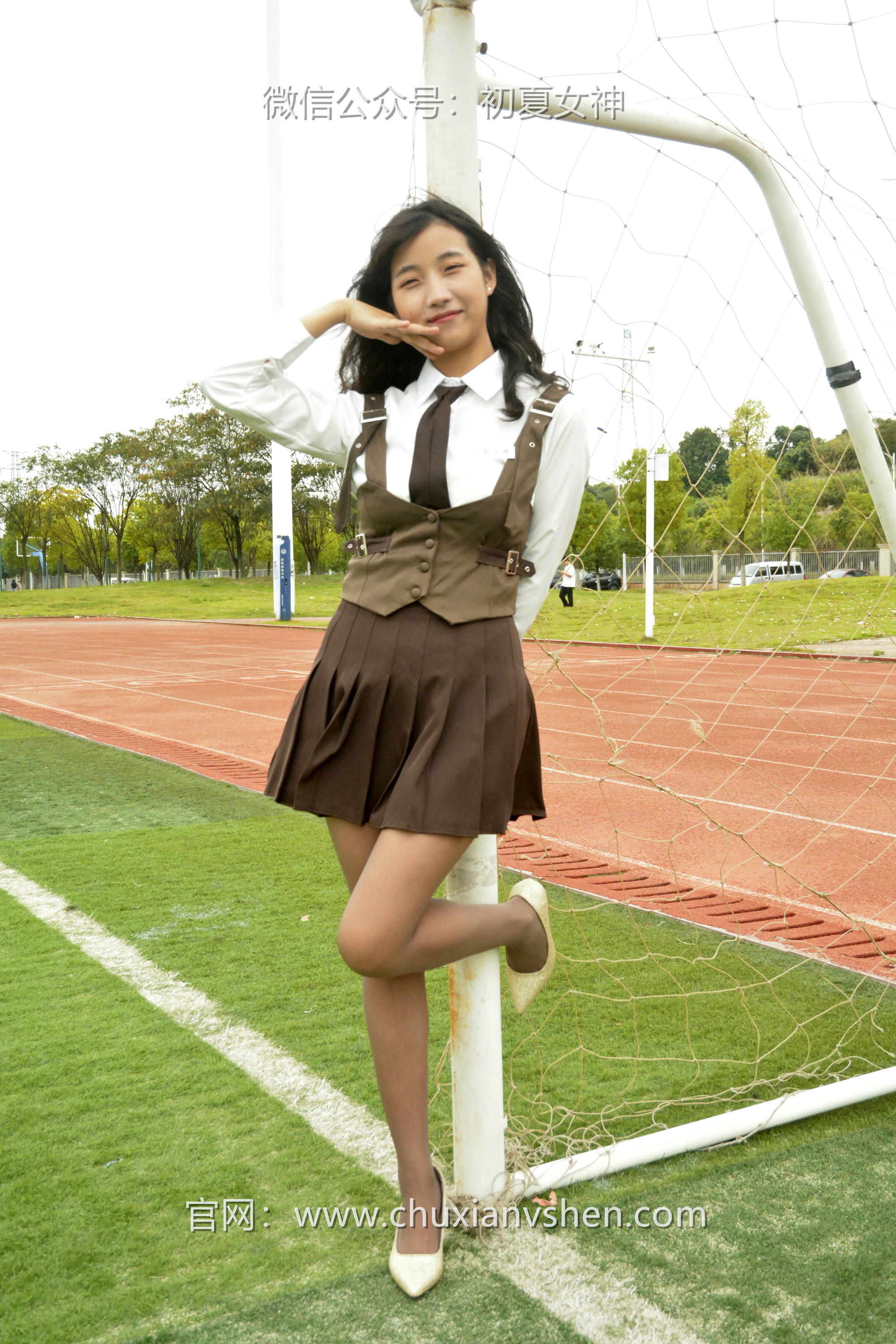 初夏女神 NO.056 点点~【咖啡JK】秋意浓，这该是秋天拥有的颜色[140P-1V-3.33G]_第2集