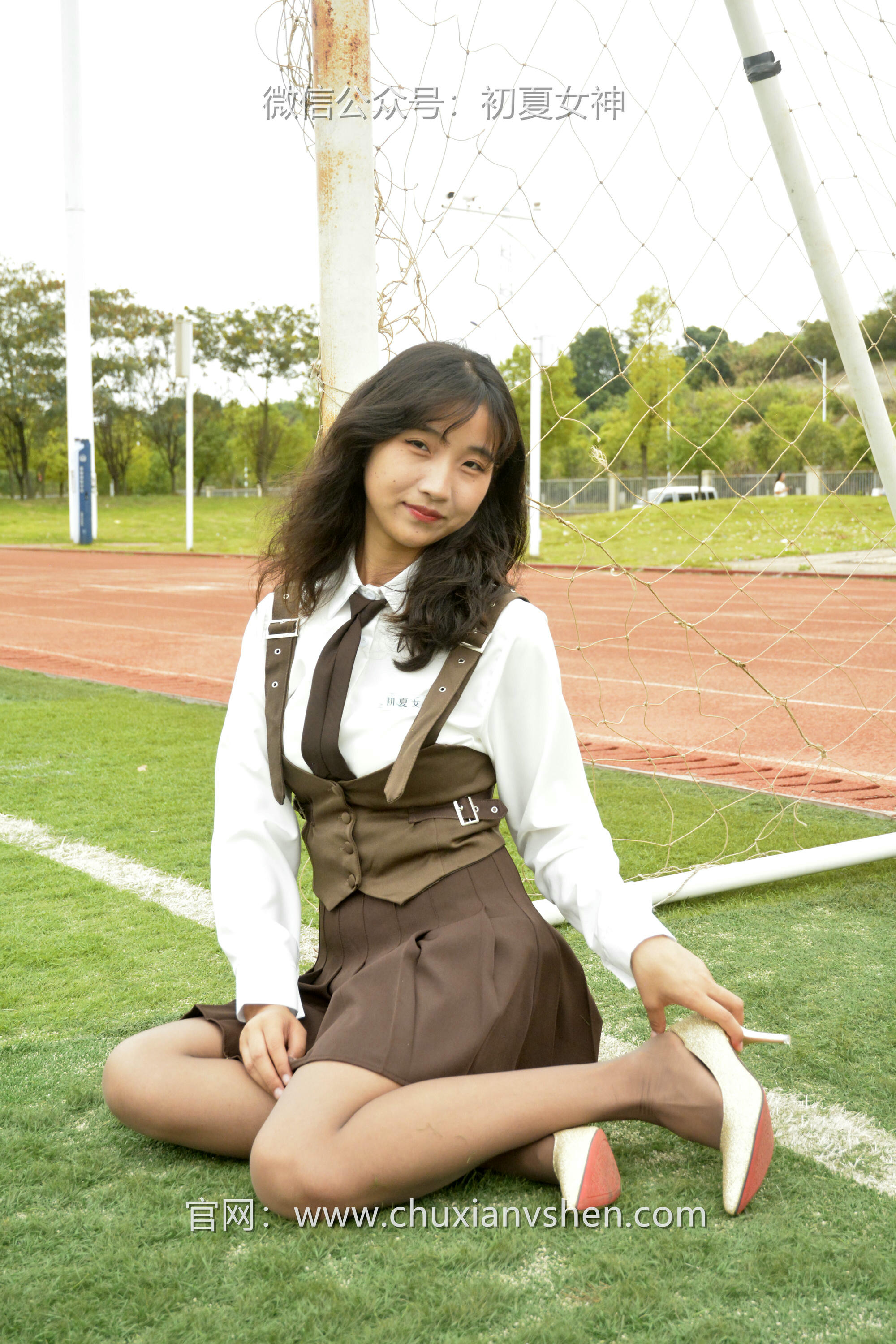 初夏女神 NO.056 点点~【咖啡JK】秋意浓，这该是秋天拥有的颜色[140P-1V-3.33G]_第3集