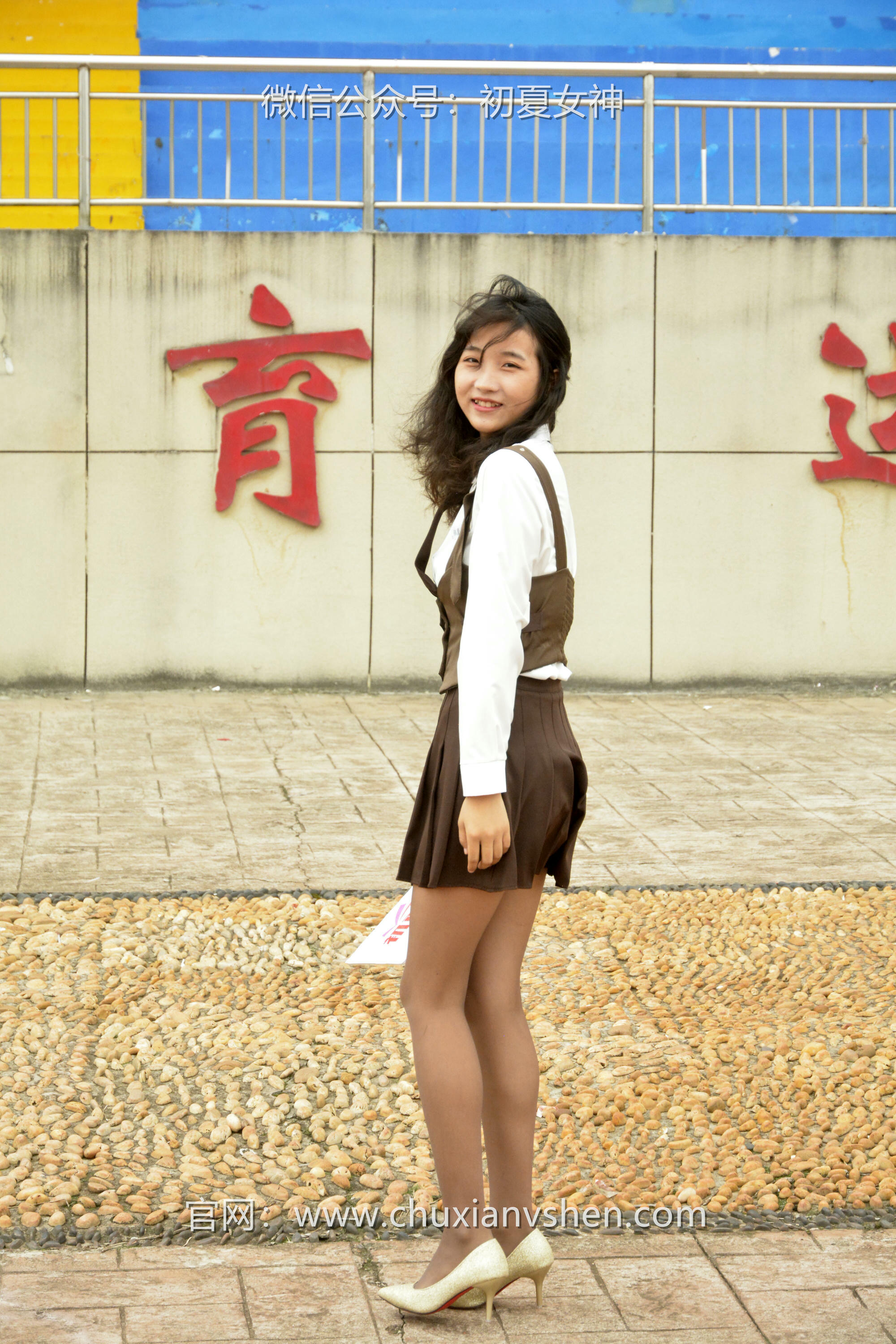 初夏女神 NO.056 点点~【咖啡JK】秋意浓，这该是秋天拥有的颜色[140P-1V-3.33G]_第3集