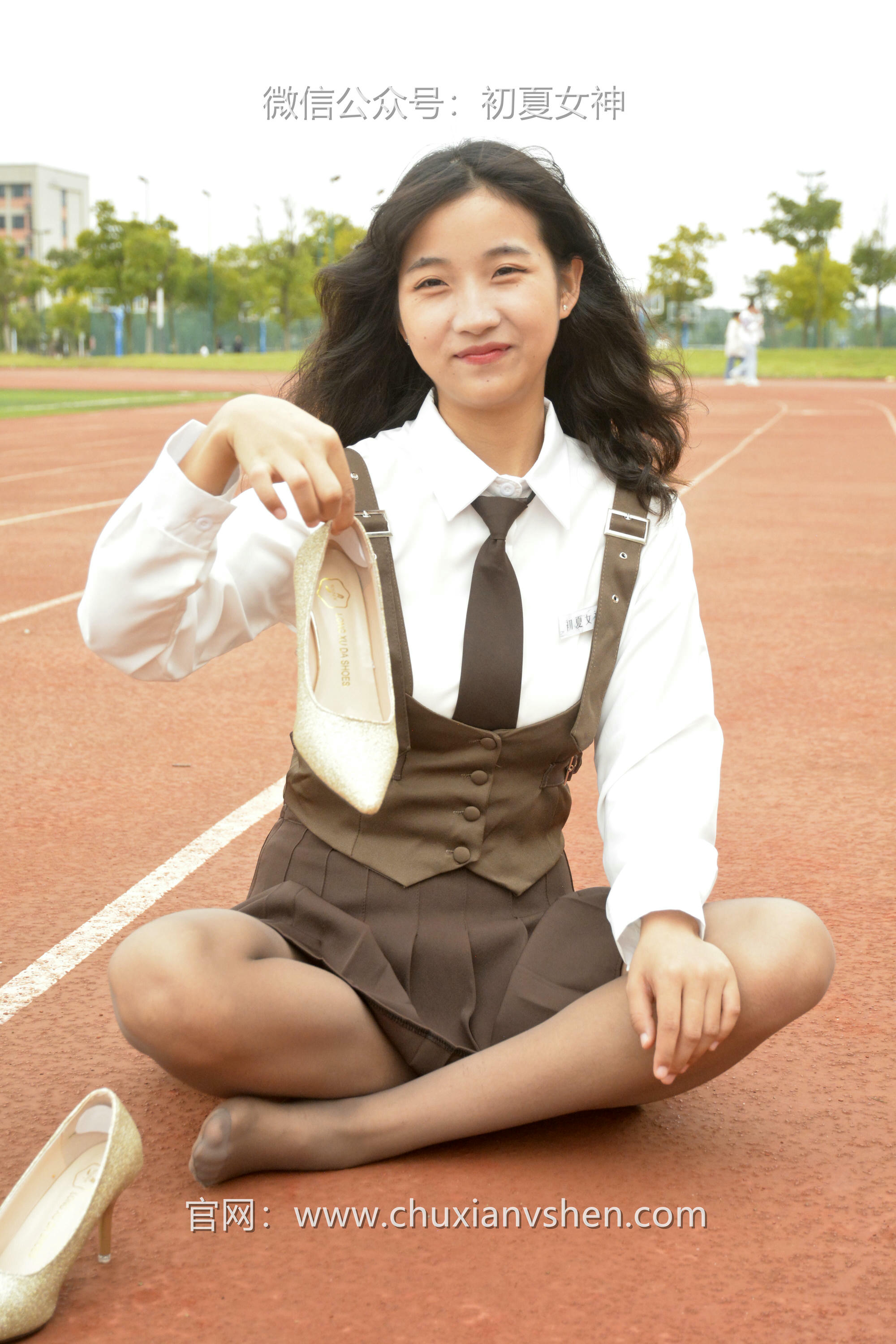 初夏女神 NO.056 点点~【咖啡JK】秋意浓，这该是秋天拥有的颜色[140P-1V-3.33G]_第4集