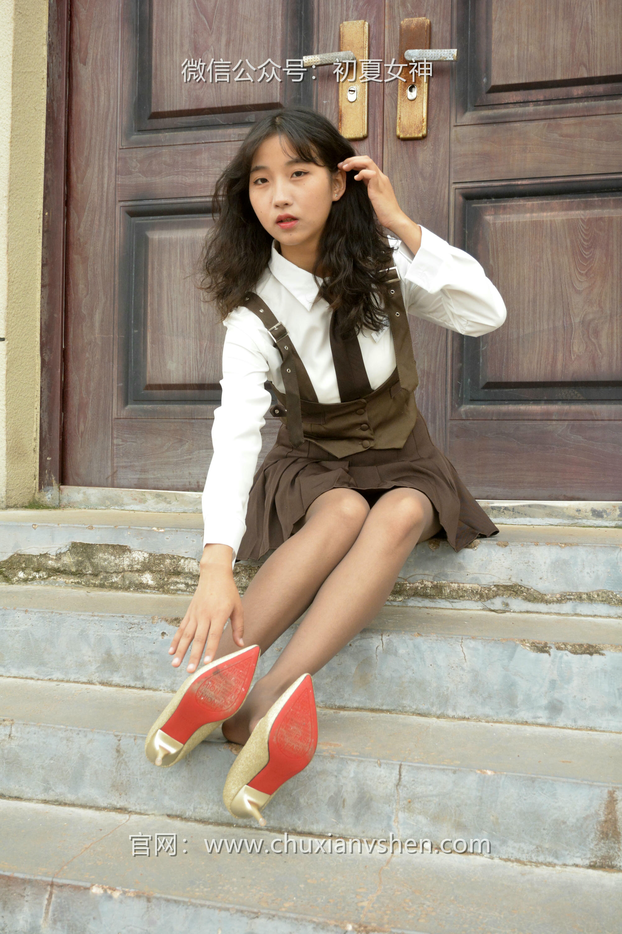 初夏女神 NO.056 点点~【咖啡JK】秋意浓，这该是秋天拥有的颜色[140P-1V-3.33G]_第1集