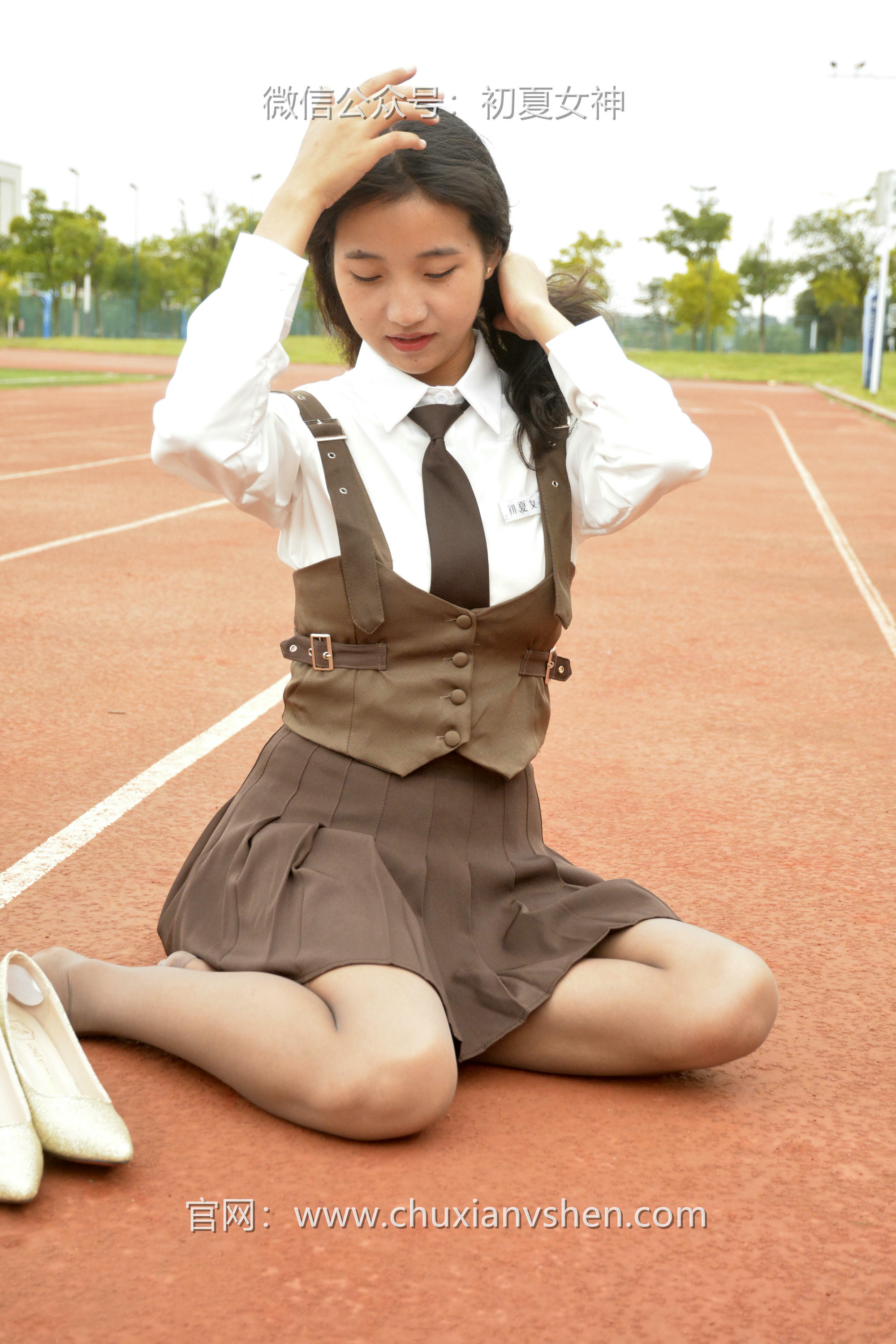 初夏女神 NO.056 点点~【咖啡JK】秋意浓，这该是秋天拥有的颜色[140P-1V-3.33G]_第5集