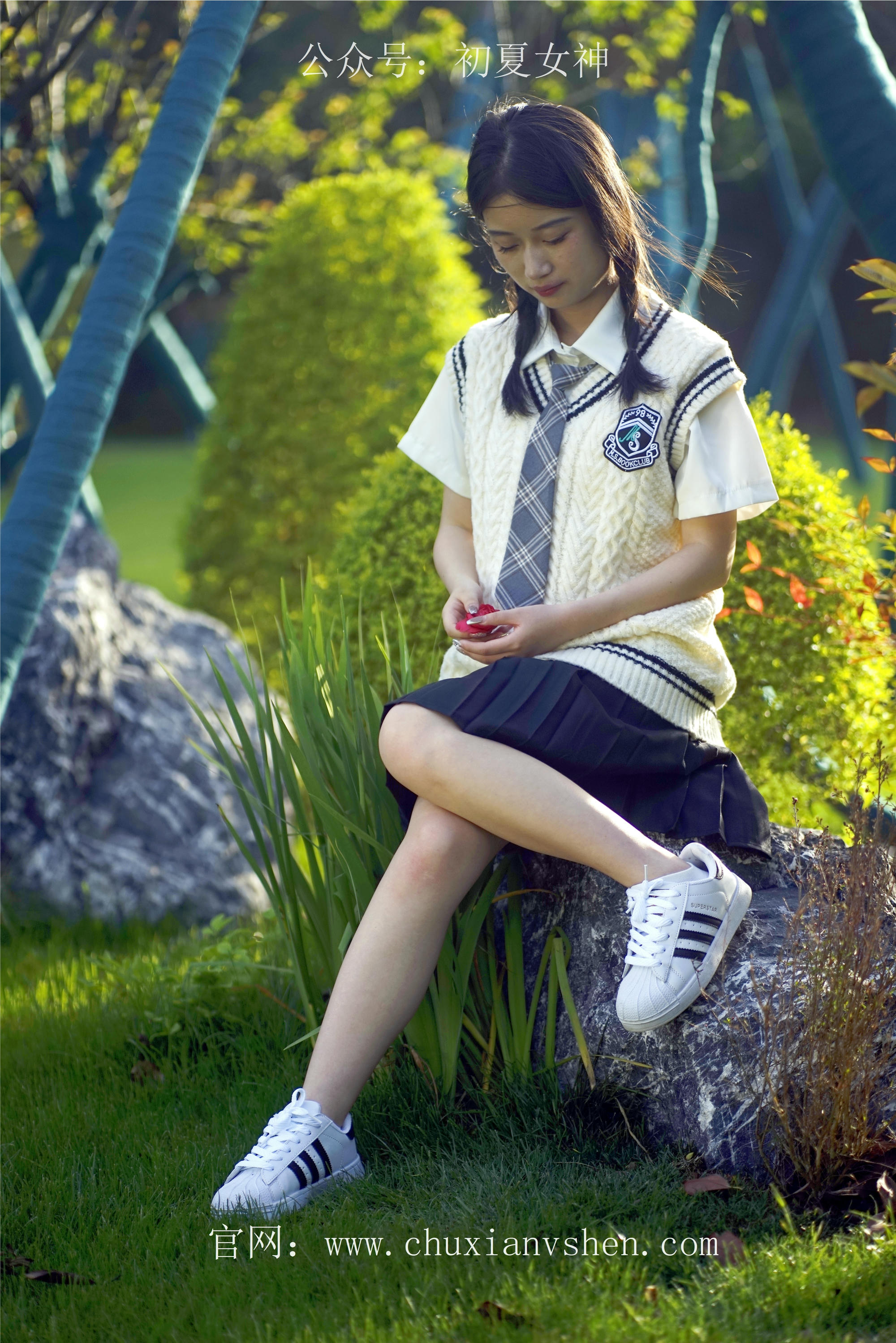 初夏女神 NO.061 念念 春秋JK套搭配三叶草贝壳头鞋[115P+1V／4.92GB]_第5集