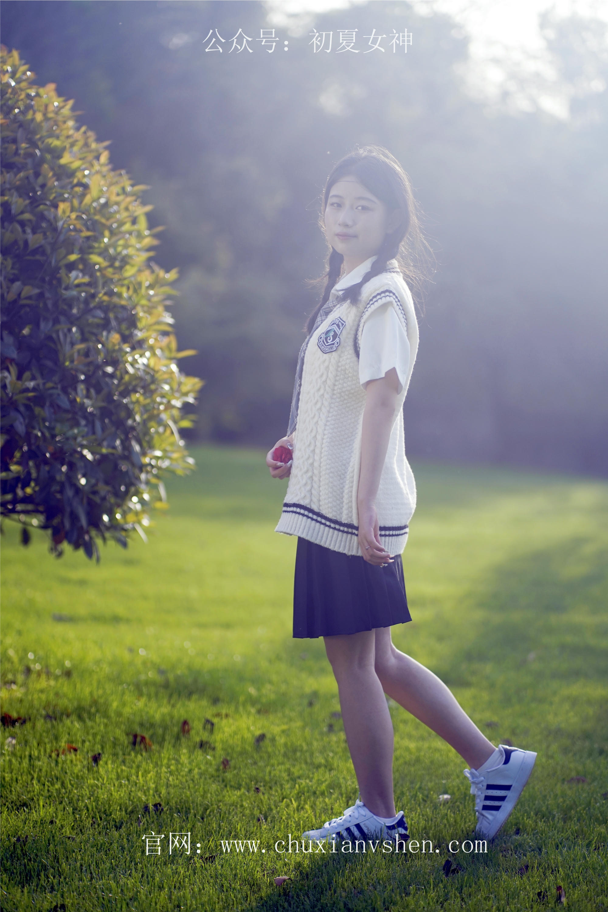 初夏女神 NO.061 念念 春秋JK套搭配三叶草贝壳头鞋[115P+1V／4.92GB]_第6集