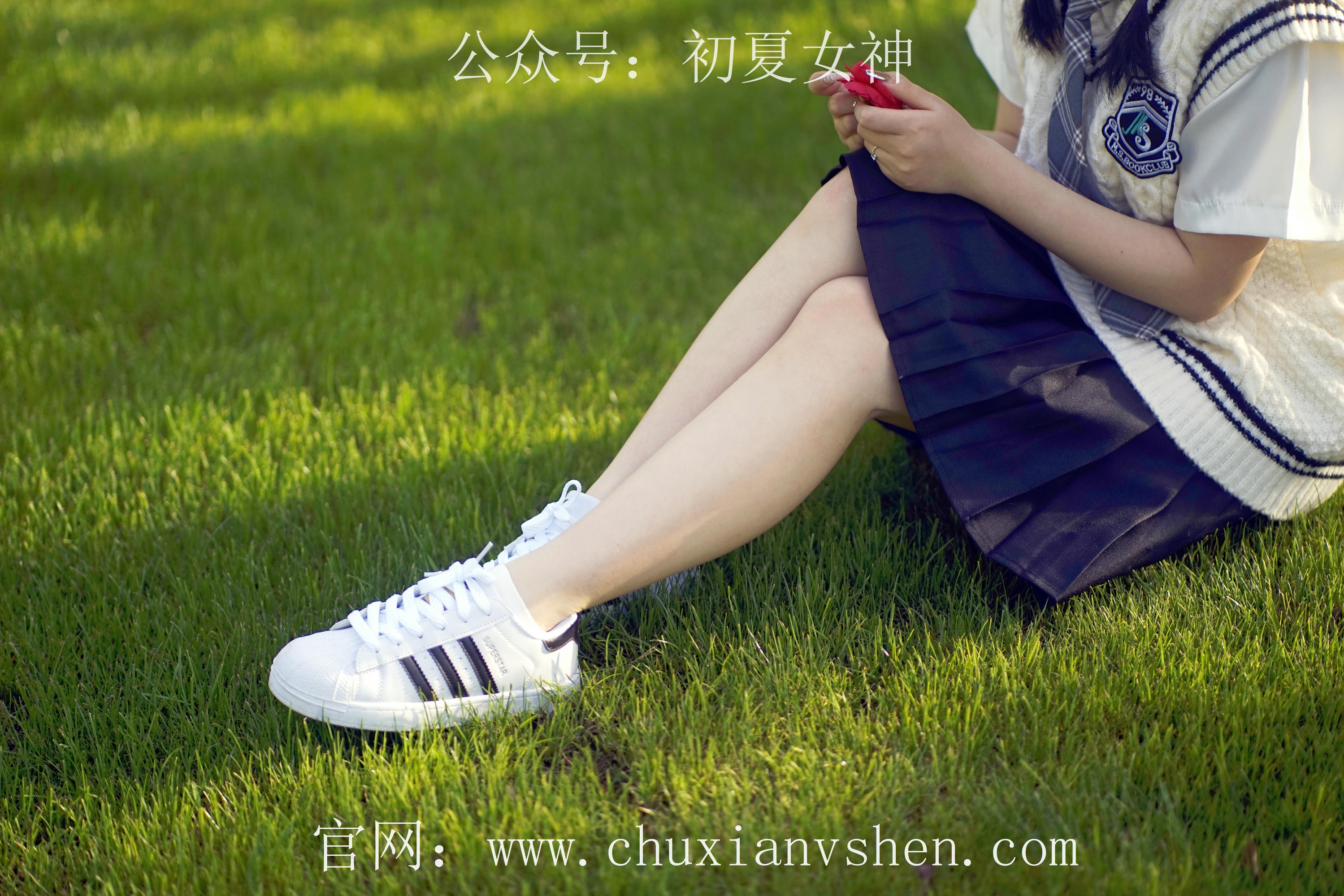 初夏女神 NO.061 念念 春秋JK套搭配三叶草贝壳头鞋[115P+1V／4.92GB]_第6集