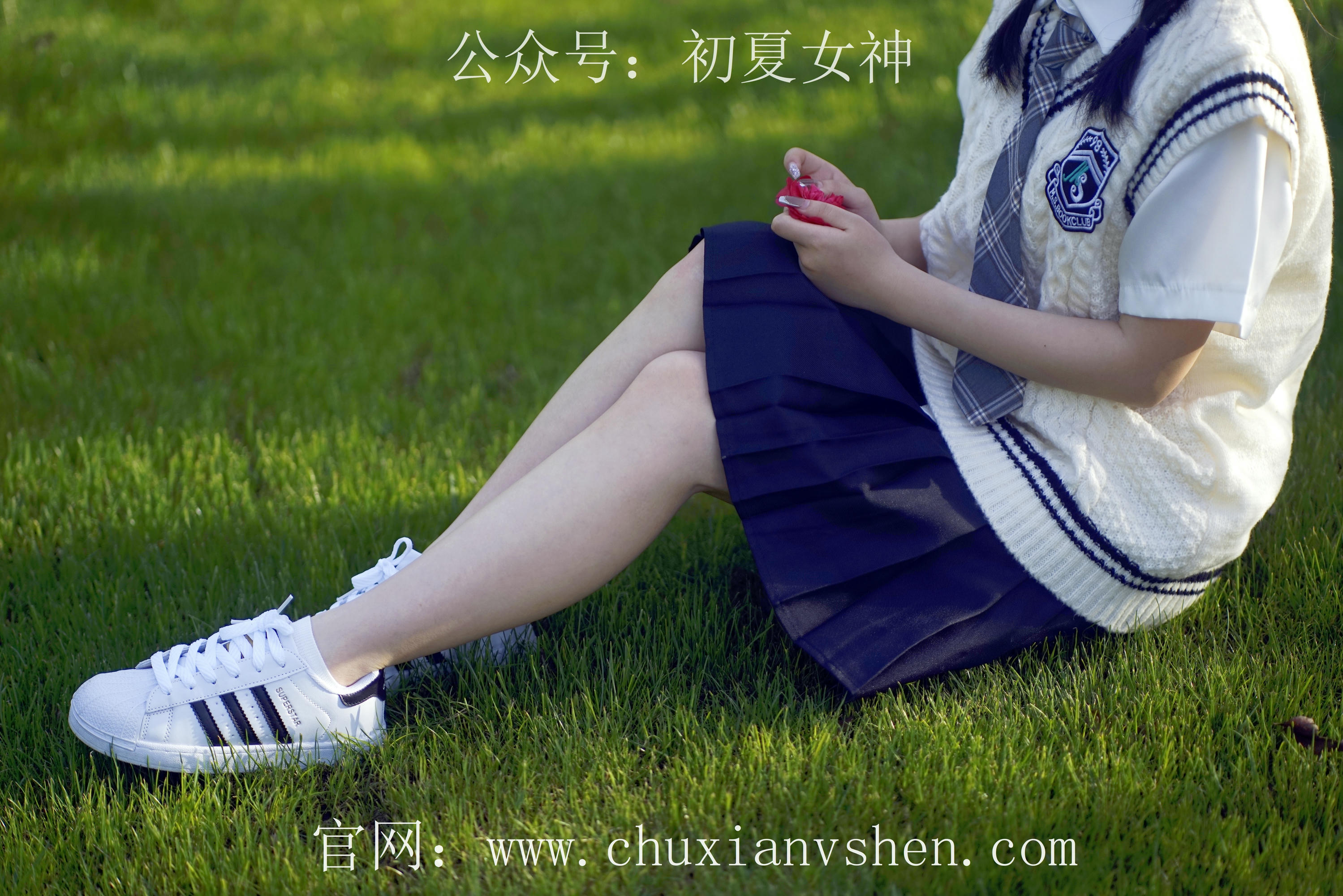 初夏女神 NO.061 念念 春秋JK套搭配三叶草贝壳头鞋[115P+1V／4.92GB]_第6集