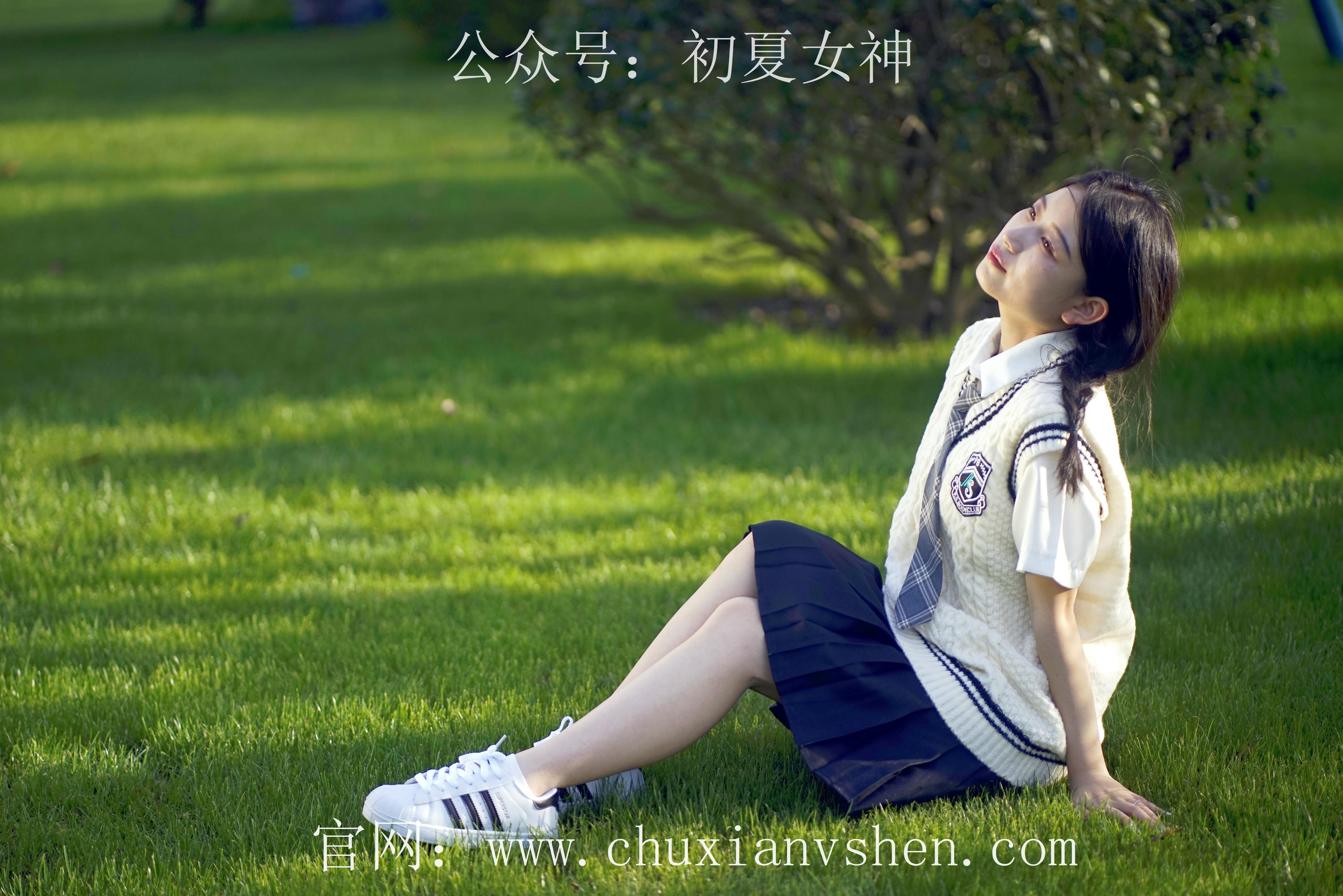 初夏女神 NO.061 念念 春秋JK套搭配三叶草贝壳头鞋[115P+1V／4.92GB]_第6集