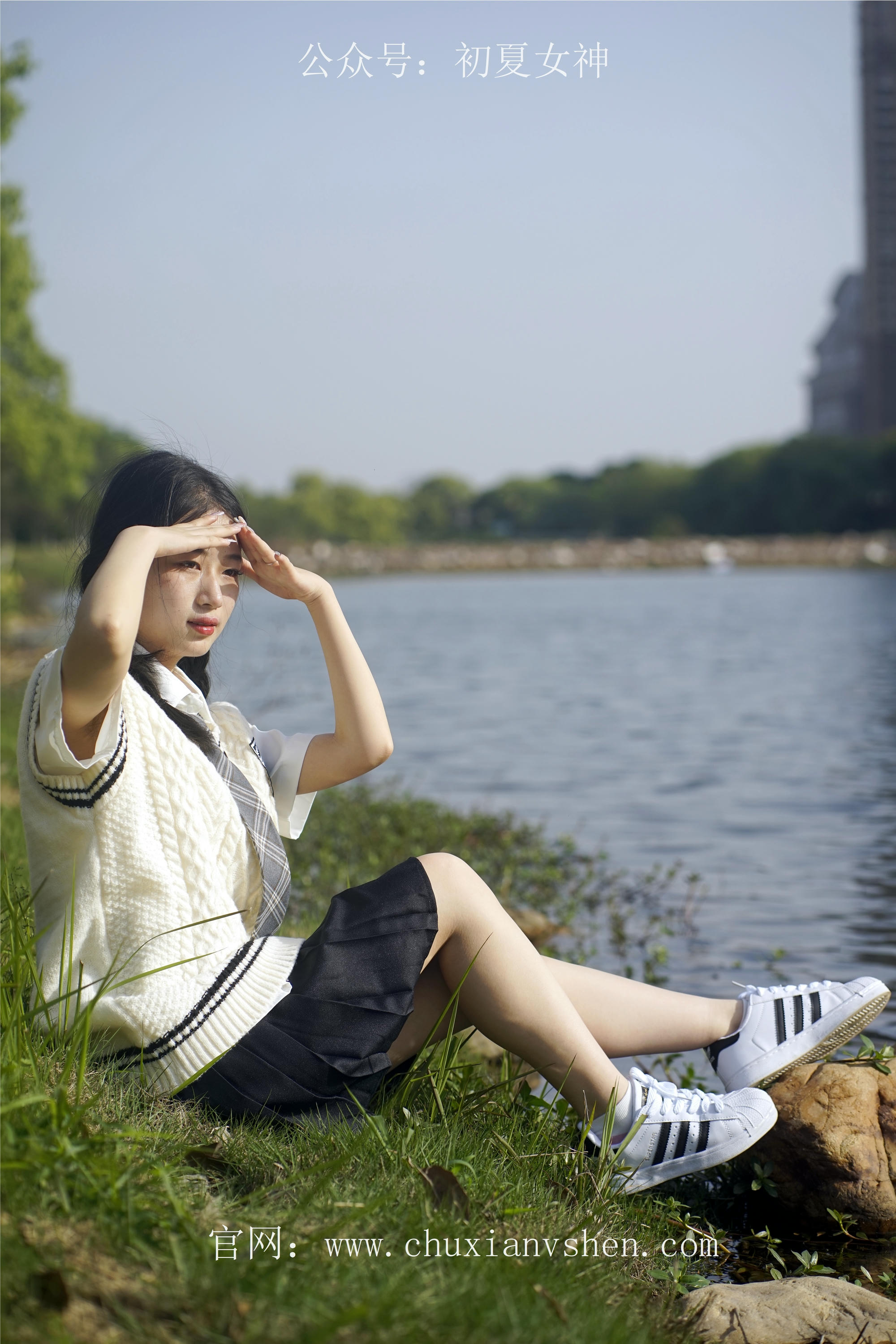 初夏女神 NO.061 念念 春秋JK套搭配三叶草贝壳头鞋[115P+1V／4.92GB]_第1集