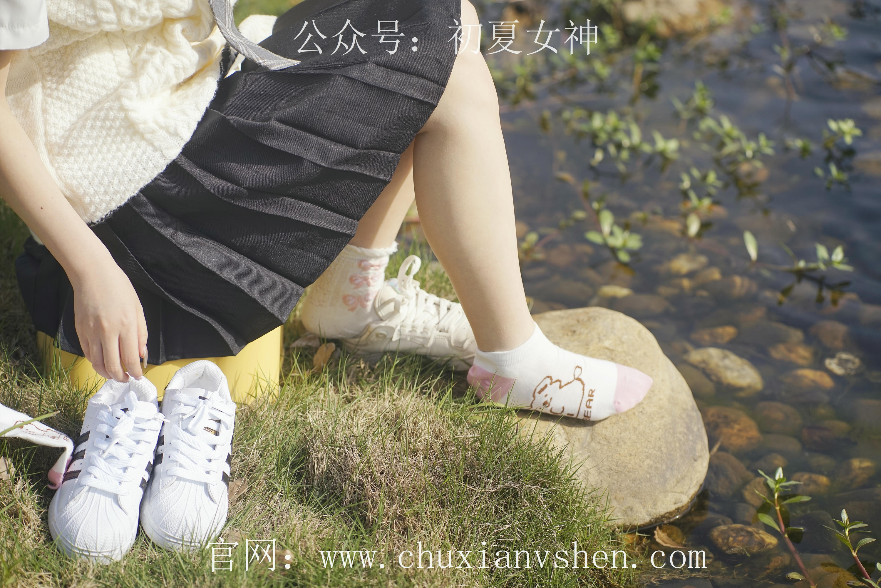 初夏女神 NO.061 念念 春秋JK套搭配三叶草贝壳头鞋[115P+1V／4.92GB]_第1集