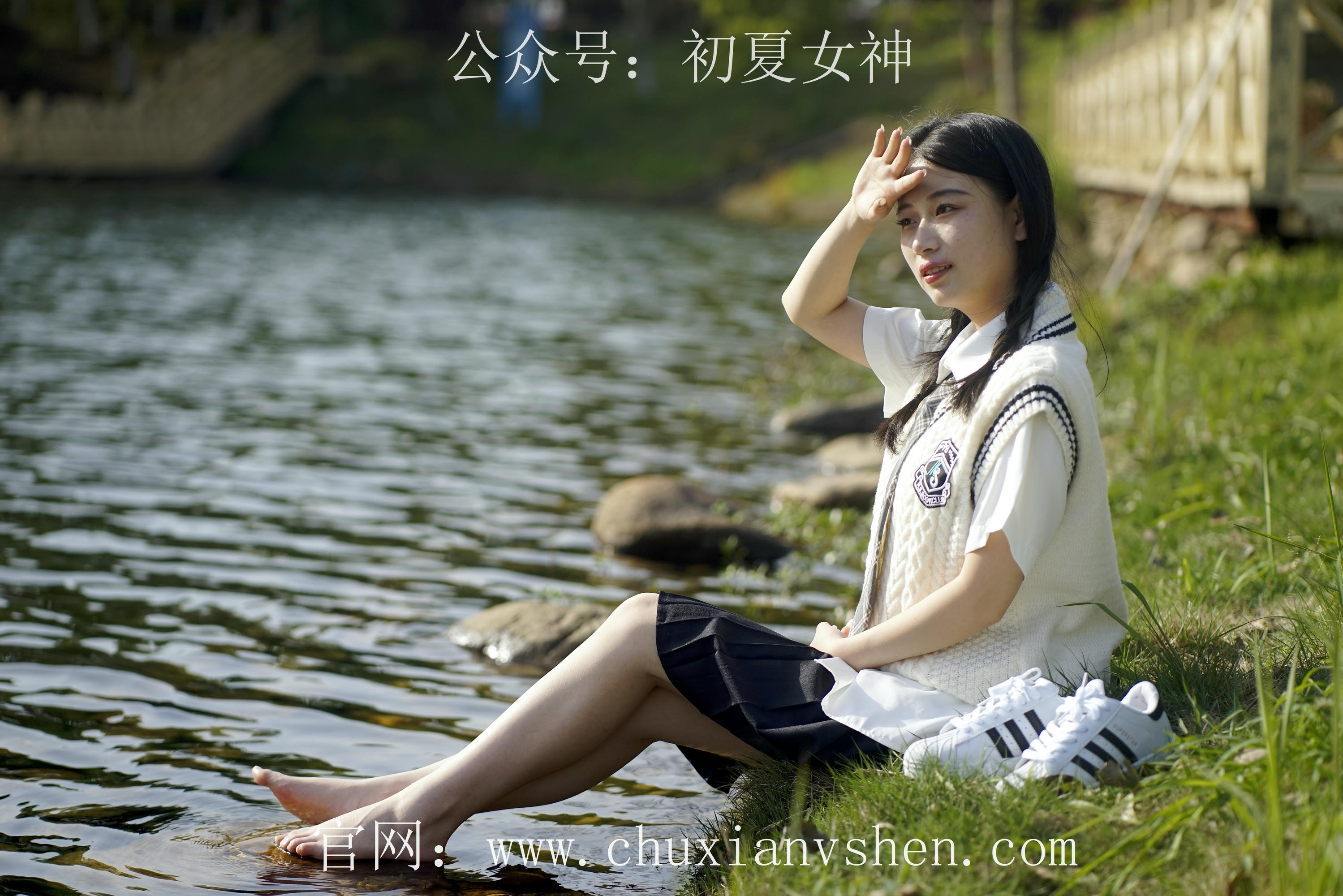 初夏女神 NO.061 念念 春秋JK套搭配三叶草贝壳头鞋[115P+1V／4.92GB]_第2集