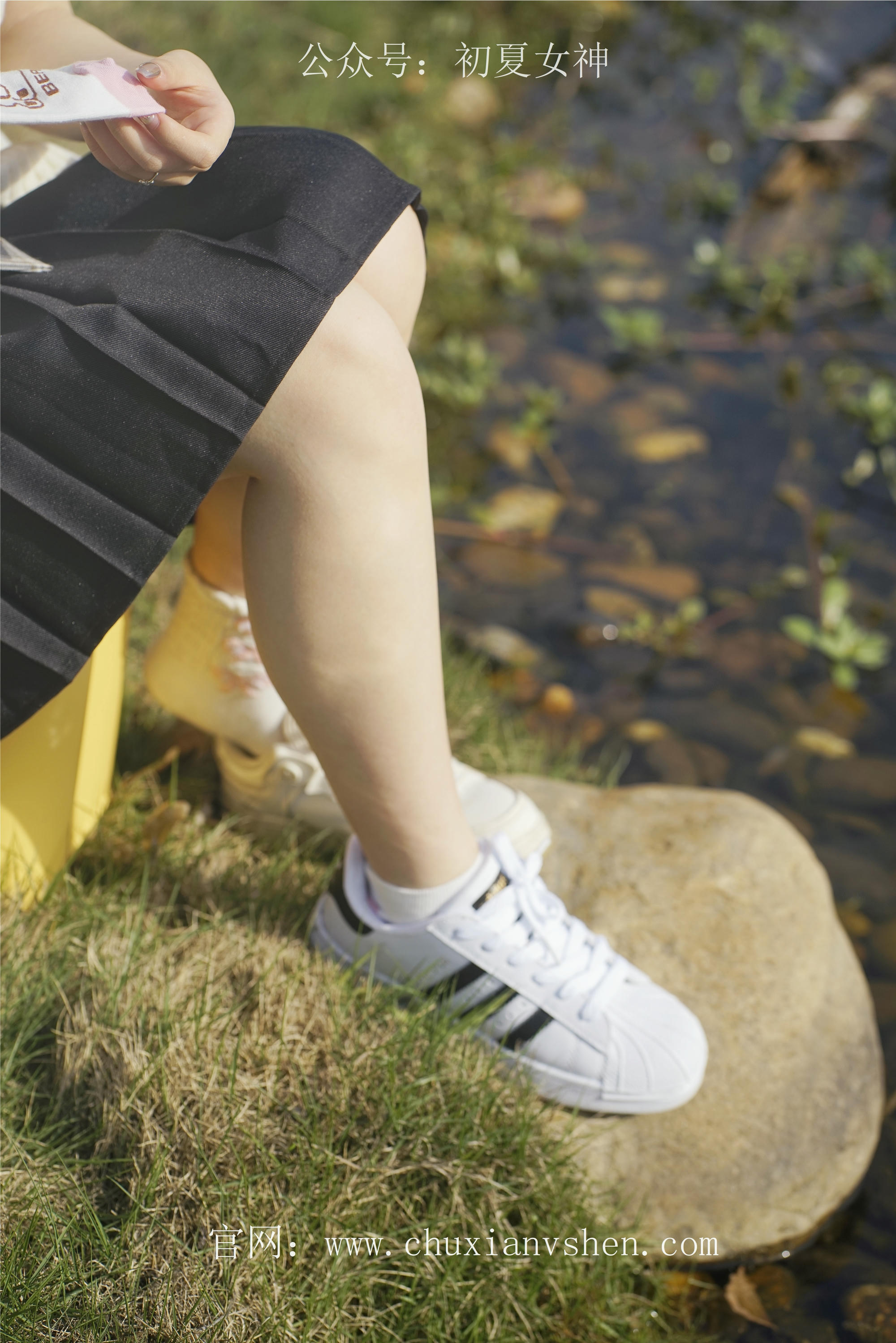 初夏女神 NO.061 念念 春秋JK套搭配三叶草贝壳头鞋[115P+1V／4.92GB]_第1集