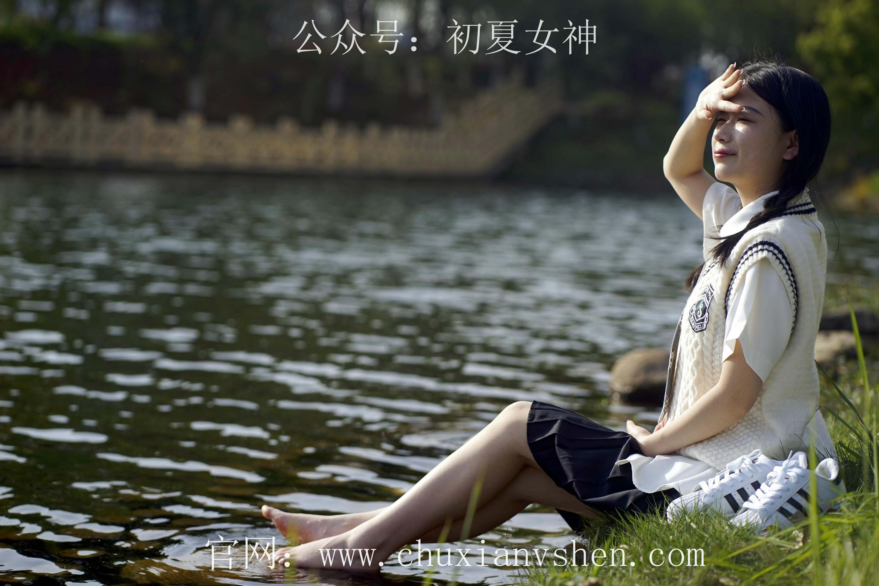 初夏女神 NO.061 念念 春秋JK套搭配三叶草贝壳头鞋[115P+1V／4.92GB]_第2集