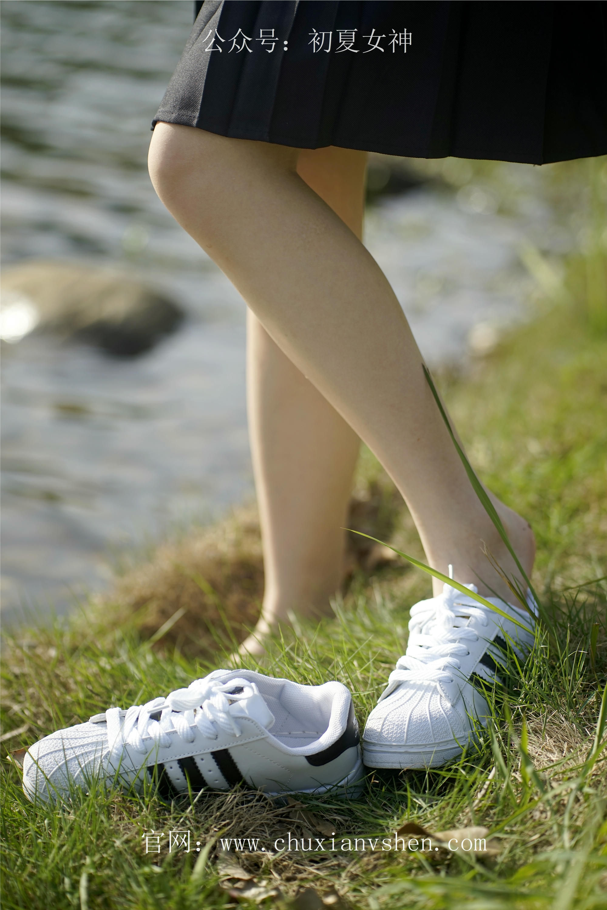 初夏女神 NO.061 念念 春秋JK套搭配三叶草贝壳头鞋[115P+1V／4.92GB]_第2集