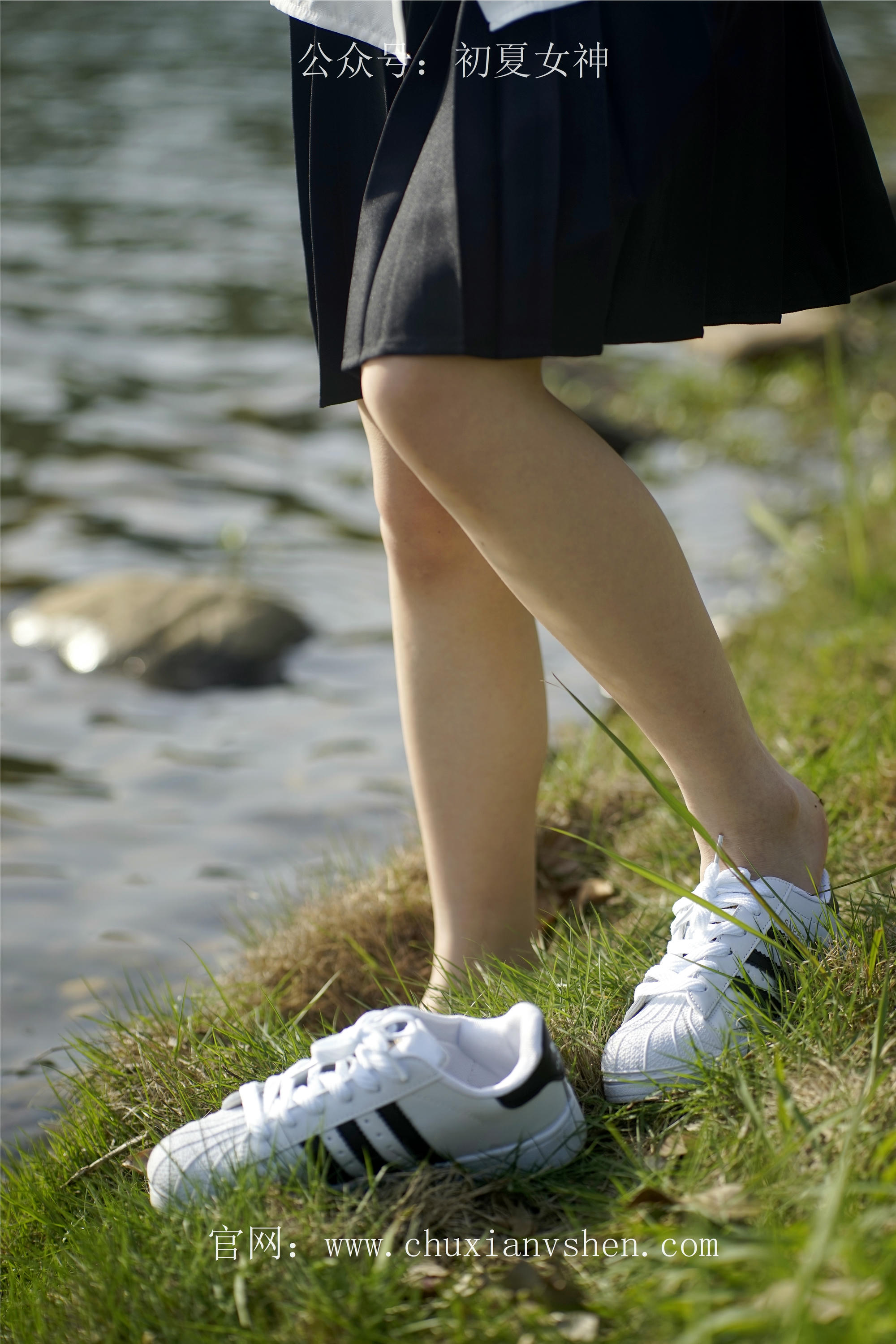 初夏女神 NO.061 念念 春秋JK套搭配三叶草贝壳头鞋[115P+1V／4.92GB]_第2集