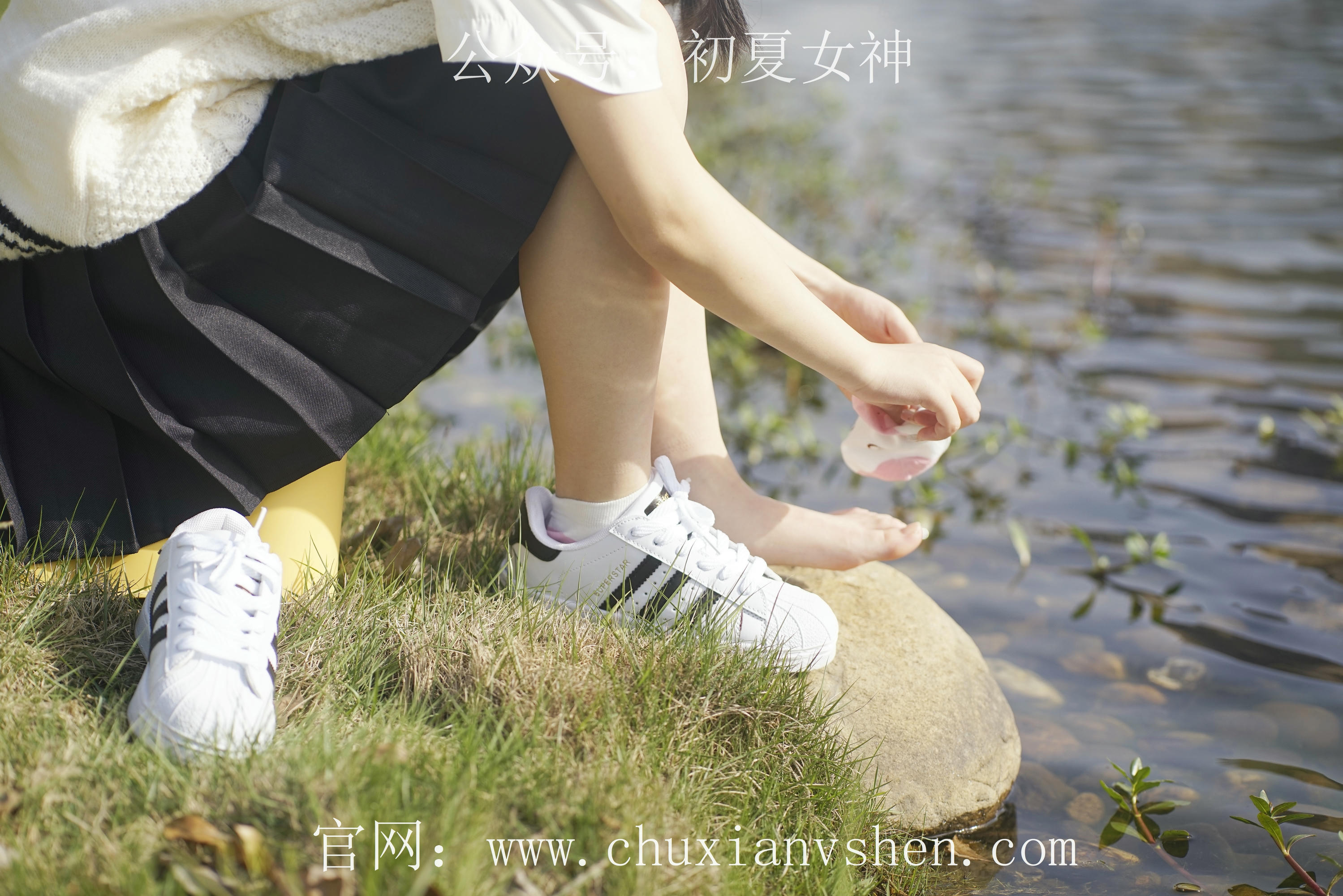 初夏女神 NO.061 念念 春秋JK套搭配三叶草贝壳头鞋[115P+1V／4.92GB]_第1集