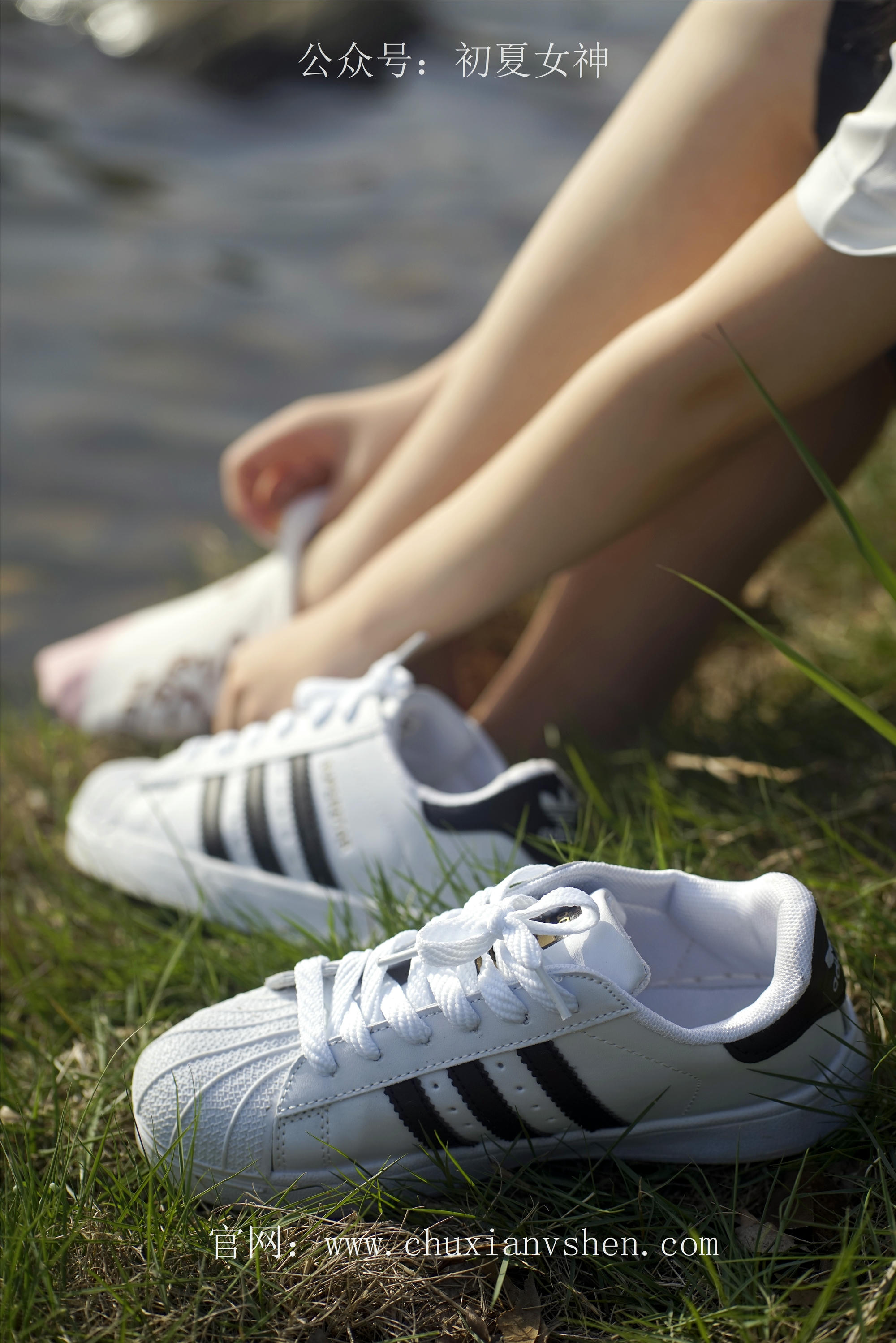 初夏女神 NO.061 念念 春秋JK套搭配三叶草贝壳头鞋[115P+1V／4.92GB]_第3集