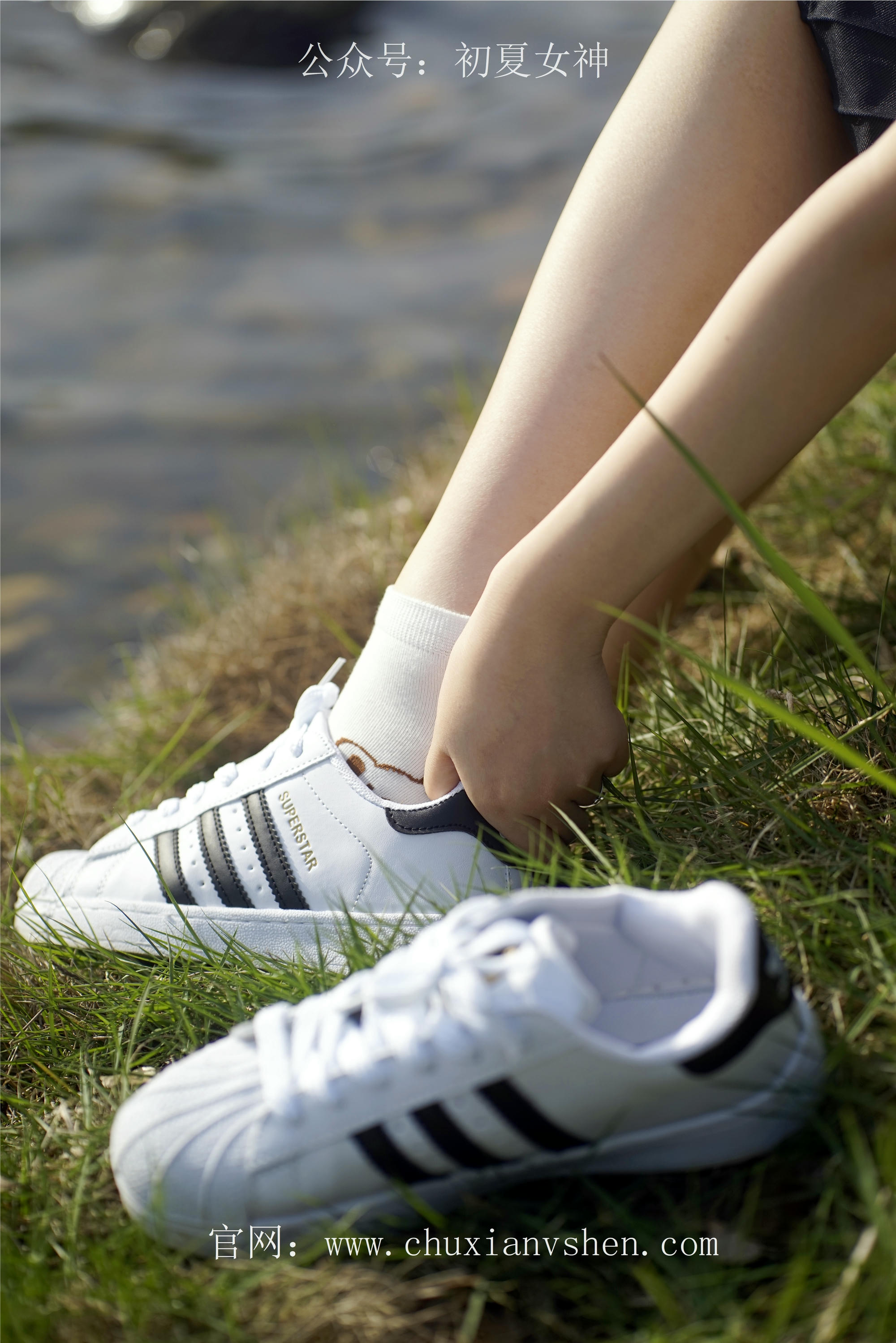 初夏女神 NO.061 念念 春秋JK套搭配三叶草贝壳头鞋[115P+1V／4.92GB]_第3集