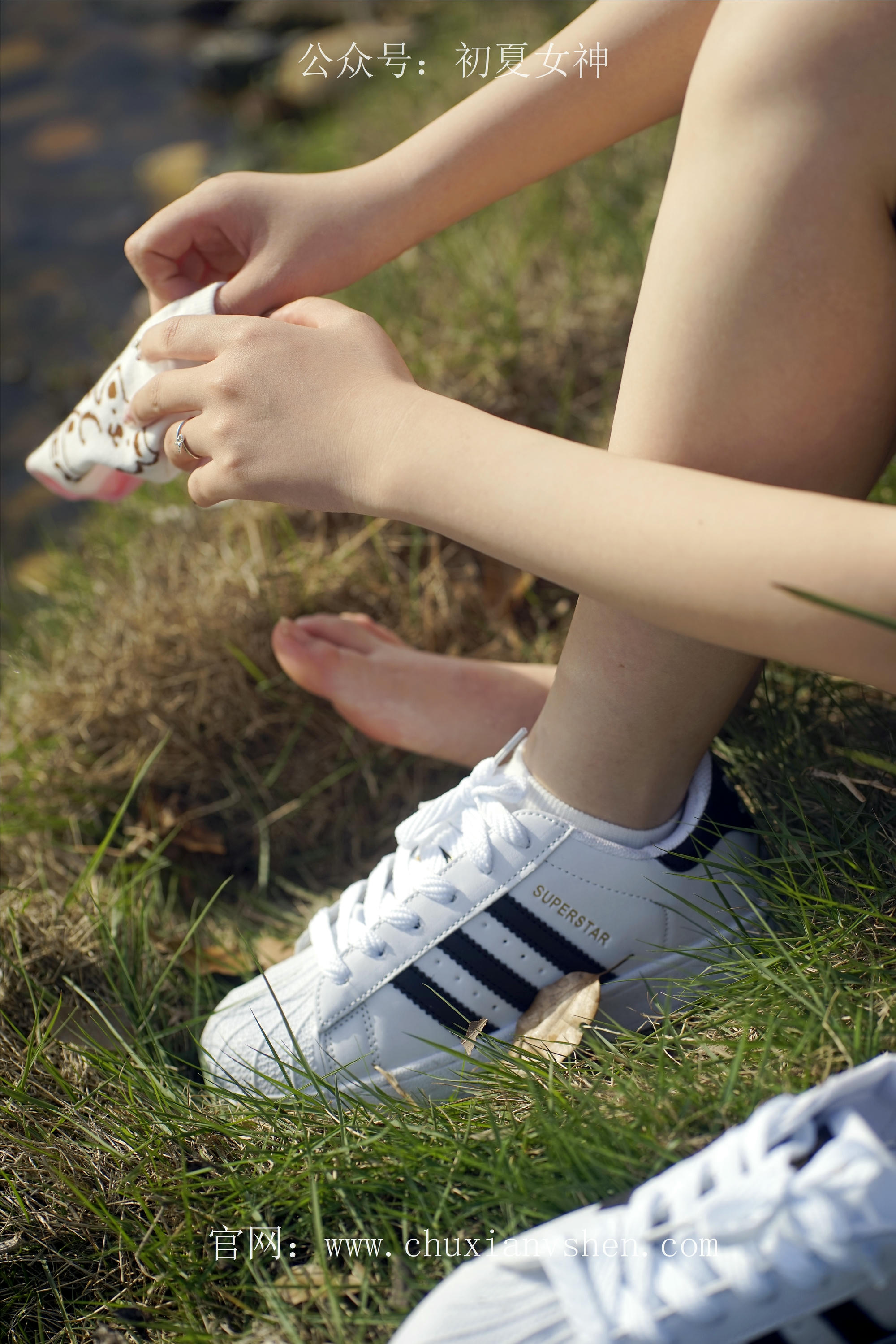 初夏女神 NO.061 念念 春秋JK套搭配三叶草贝壳头鞋[115P+1V／4.92GB]_第3集